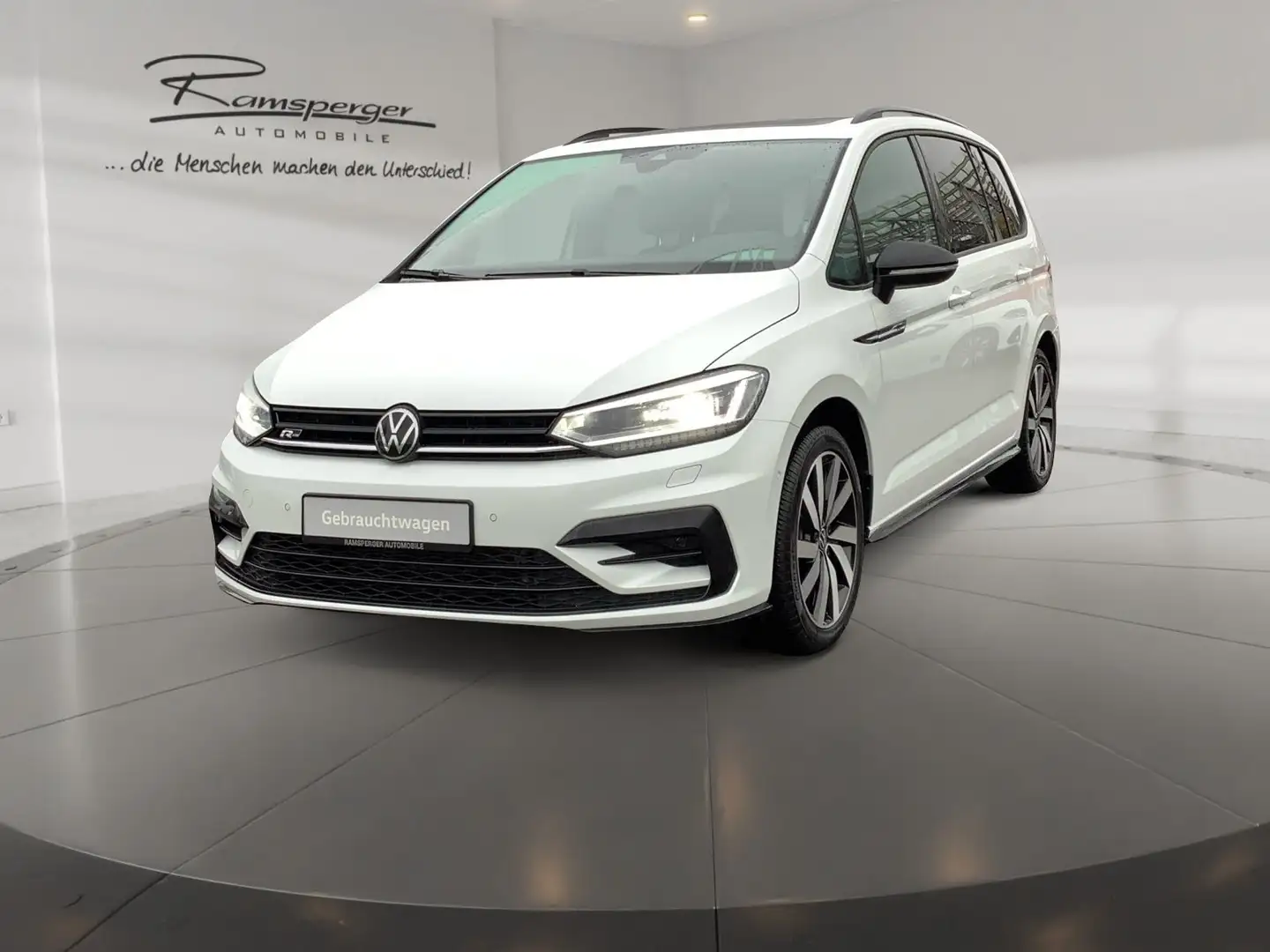Volkswagen Touran 1.5 TSI DSG R-line AHK Black Style Pano A Weiß - 2