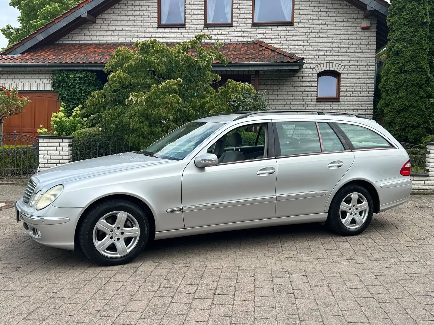Mercedes-Benz E 200 E -Klasse T Kompressor*AC-A*PDC*AUT Plateado - 2