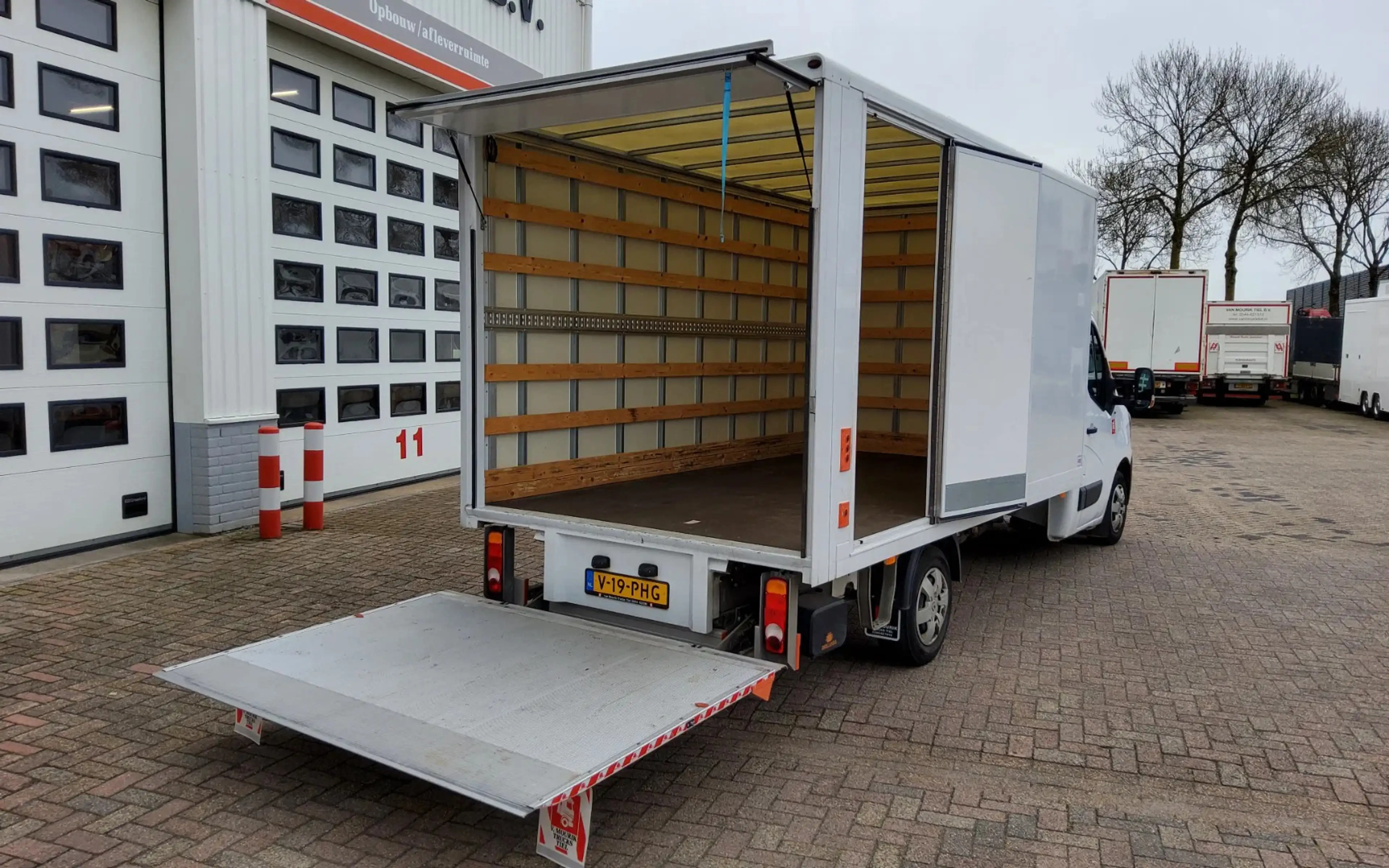 Renault Master 165.35 - V-19-PHG - OPBOUW + LAADKLEP 750 KG. - EU — photo 3