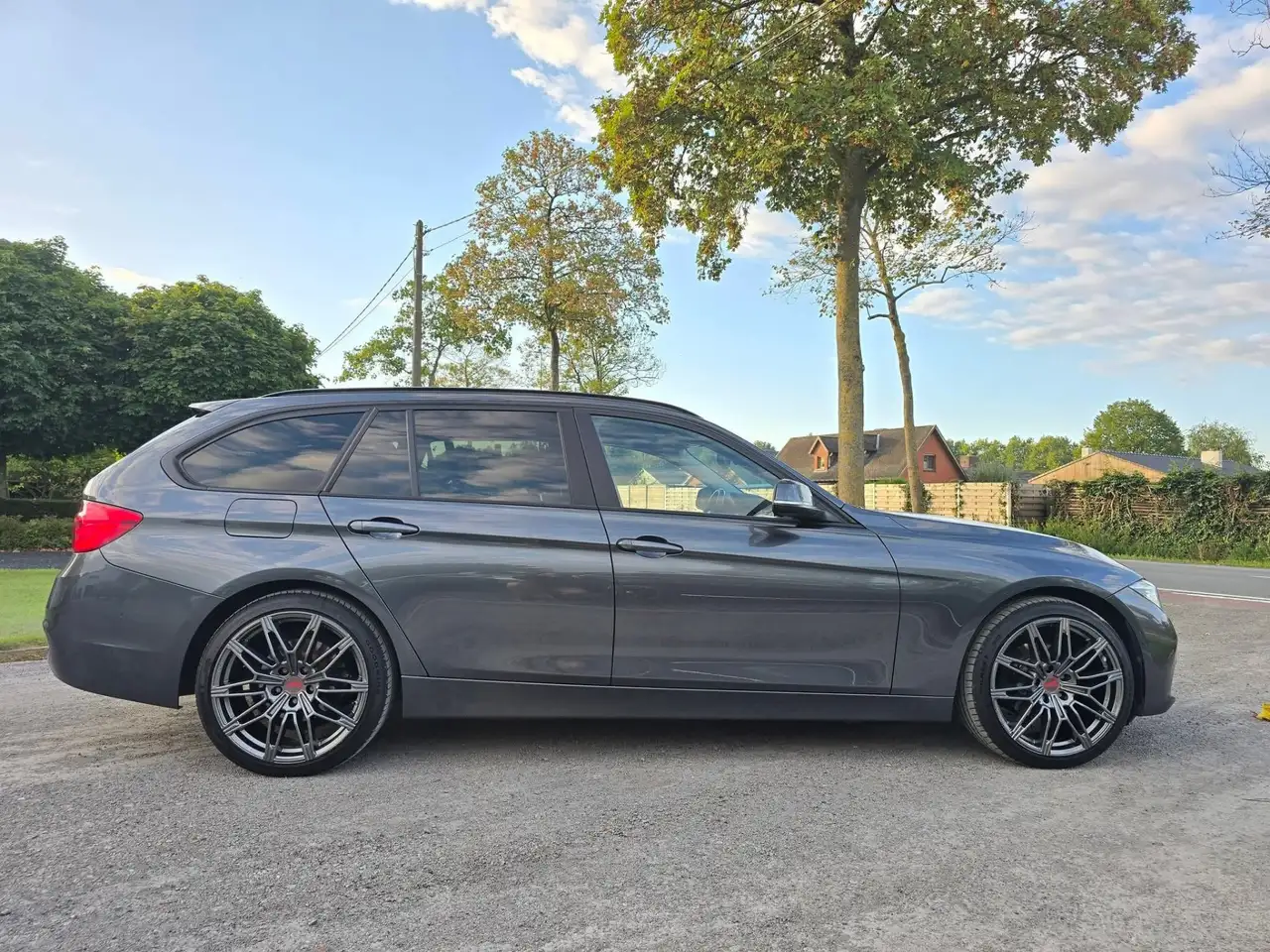 BMW 318 Touring — photo 7 sur 20