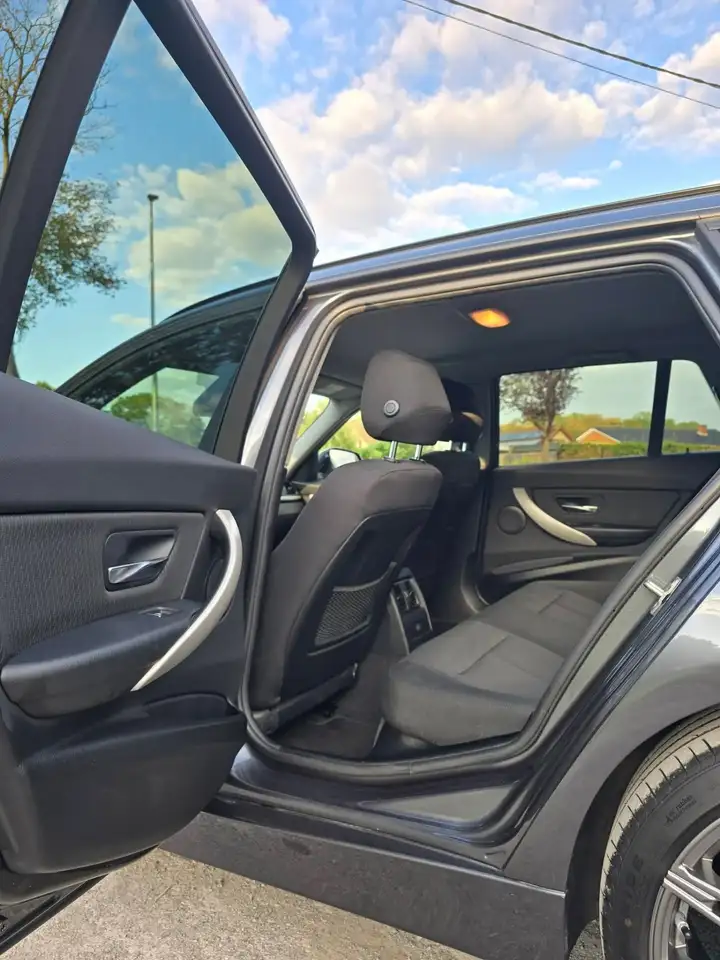 BMW 318 Touring — photo 13 sur 20
