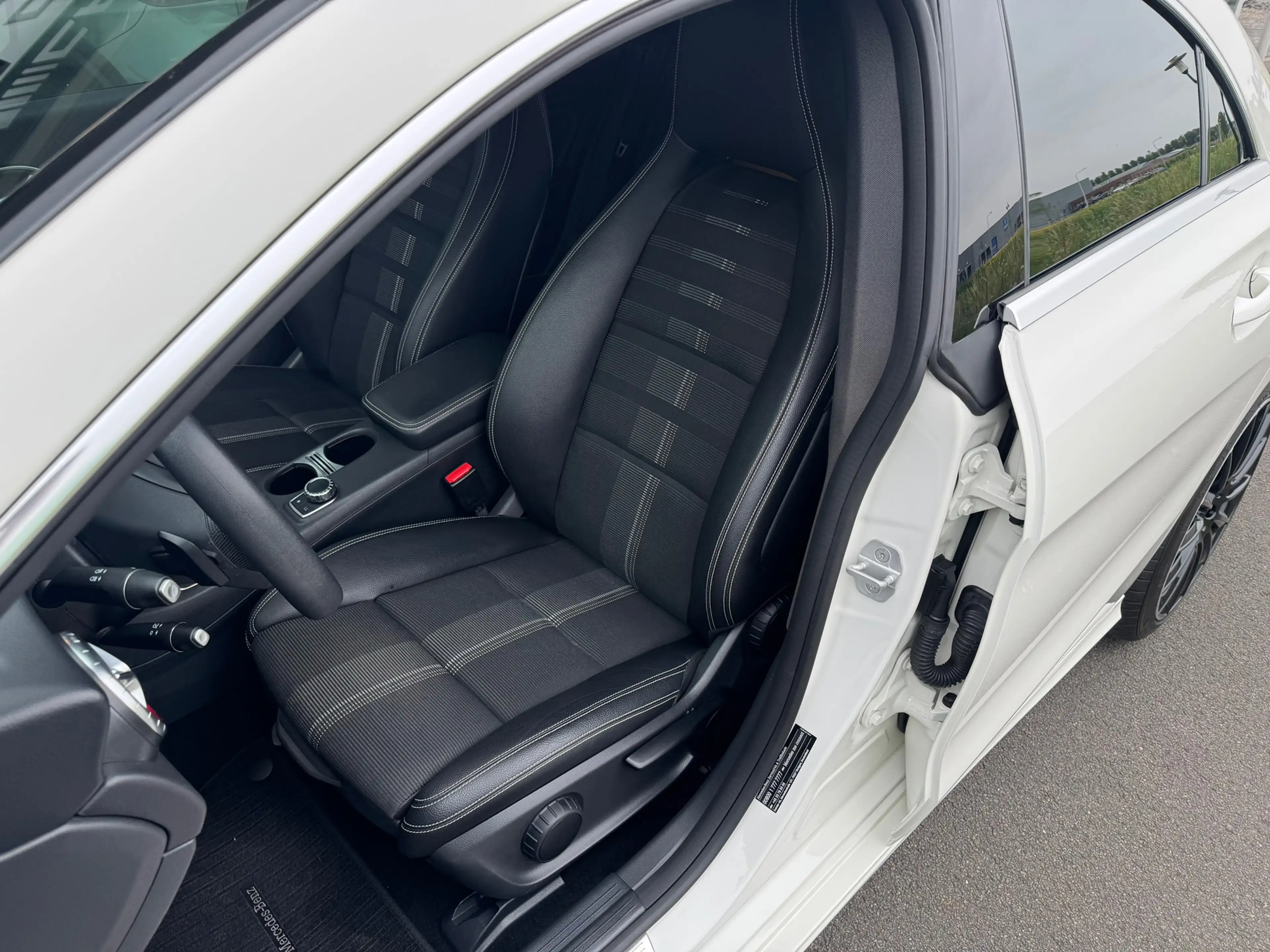 Mercedes-Benz CLA 200 Urban automaat , Apple-carplay , achteruitrijcamer — photo 9