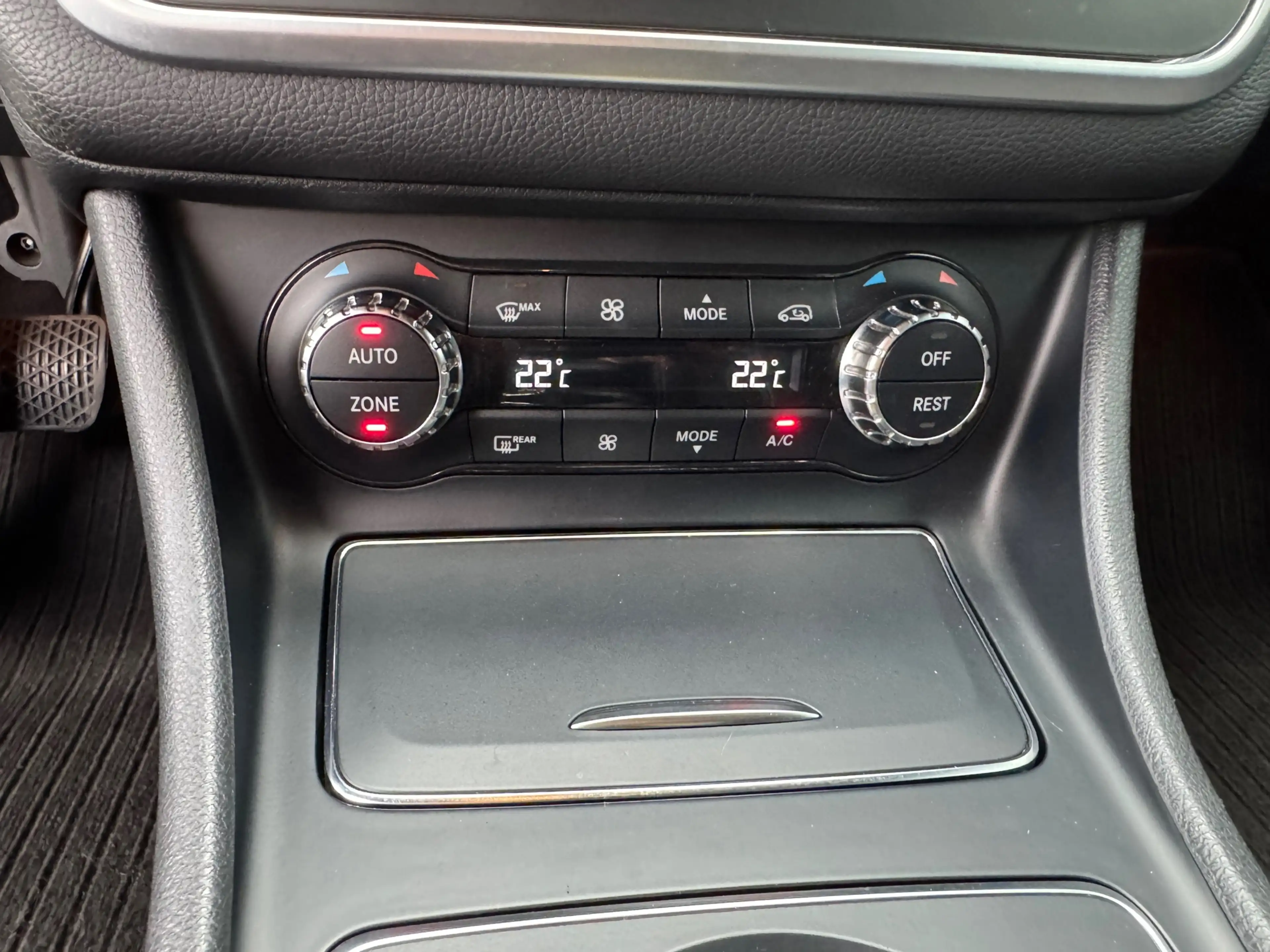 Mercedes-Benz CLA 200 Urban automaat , Apple-carplay , achteruitrijcamer — photo 13