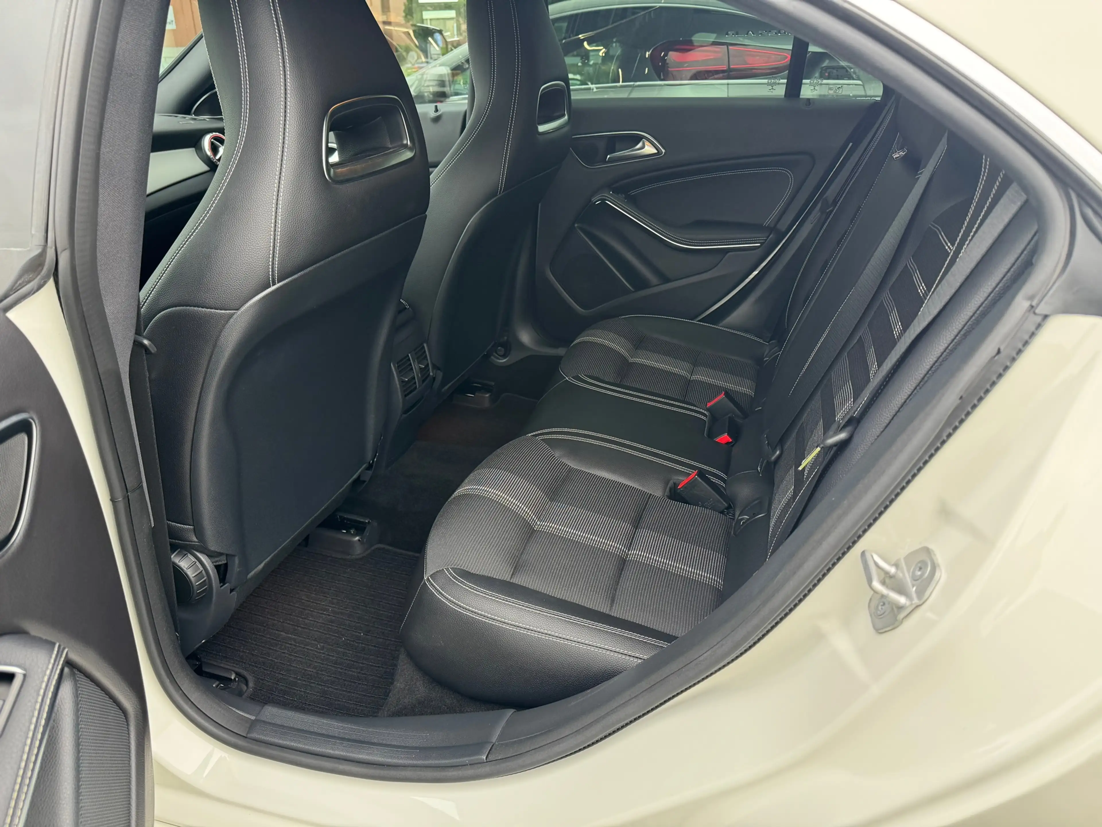 Mercedes-Benz CLA 200 Urban automaat , Apple-carplay , achteruitrijcamer — photo 7