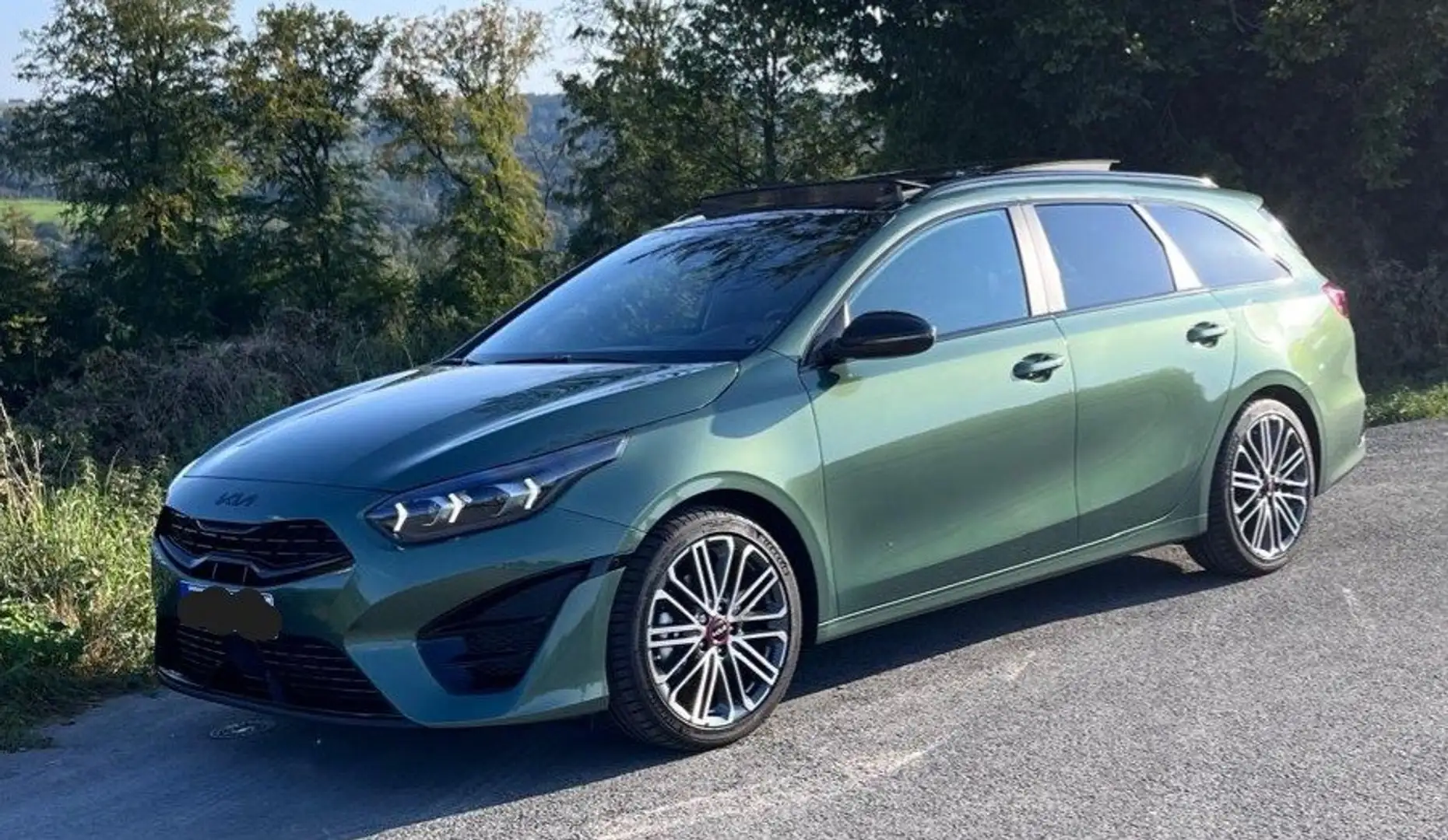 Kia Ceed SW / cee'd SW Ceed SW 1.5 T-GDI DCT7 OPF GT Line Zelená - 1