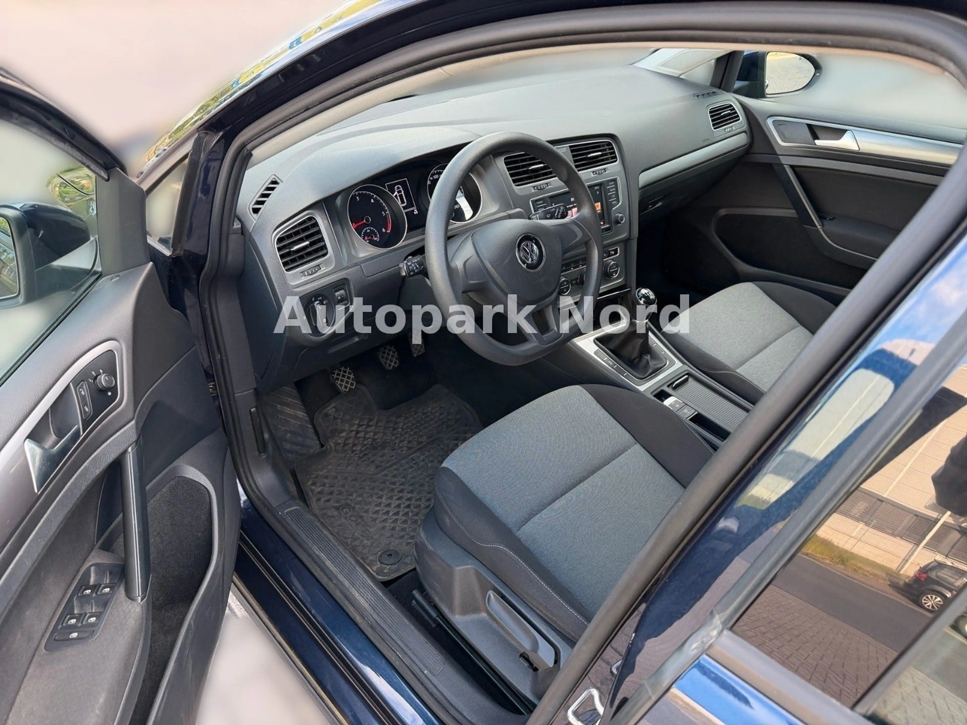 Volkswagen Golf VII 1.6 TDI Variant Trendline BlueMotion — photo 15