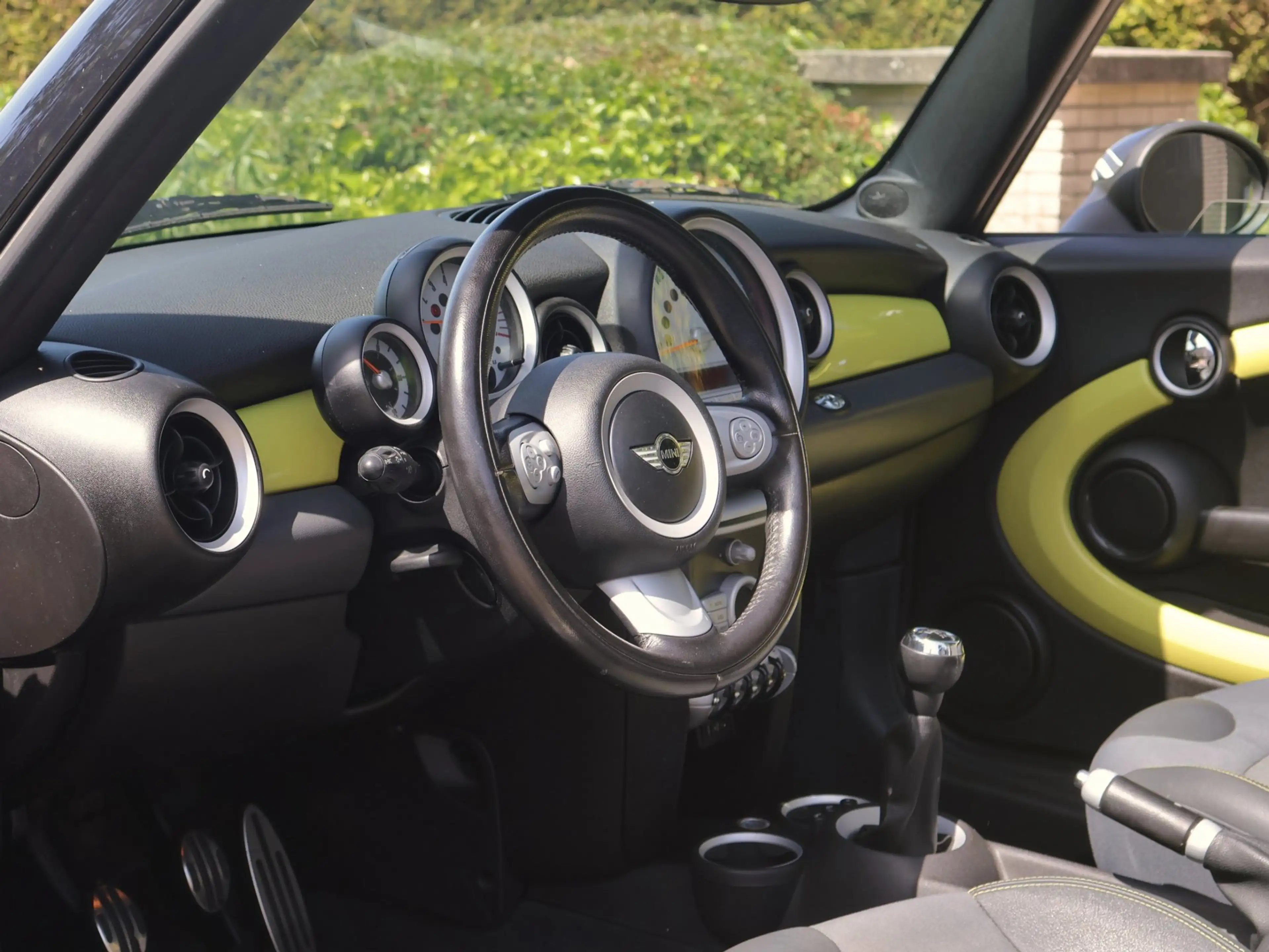 MINI Cooper S Cabrio Mini 1.6 175pk Xenon/17"/Stoelverwarm — photo 6
