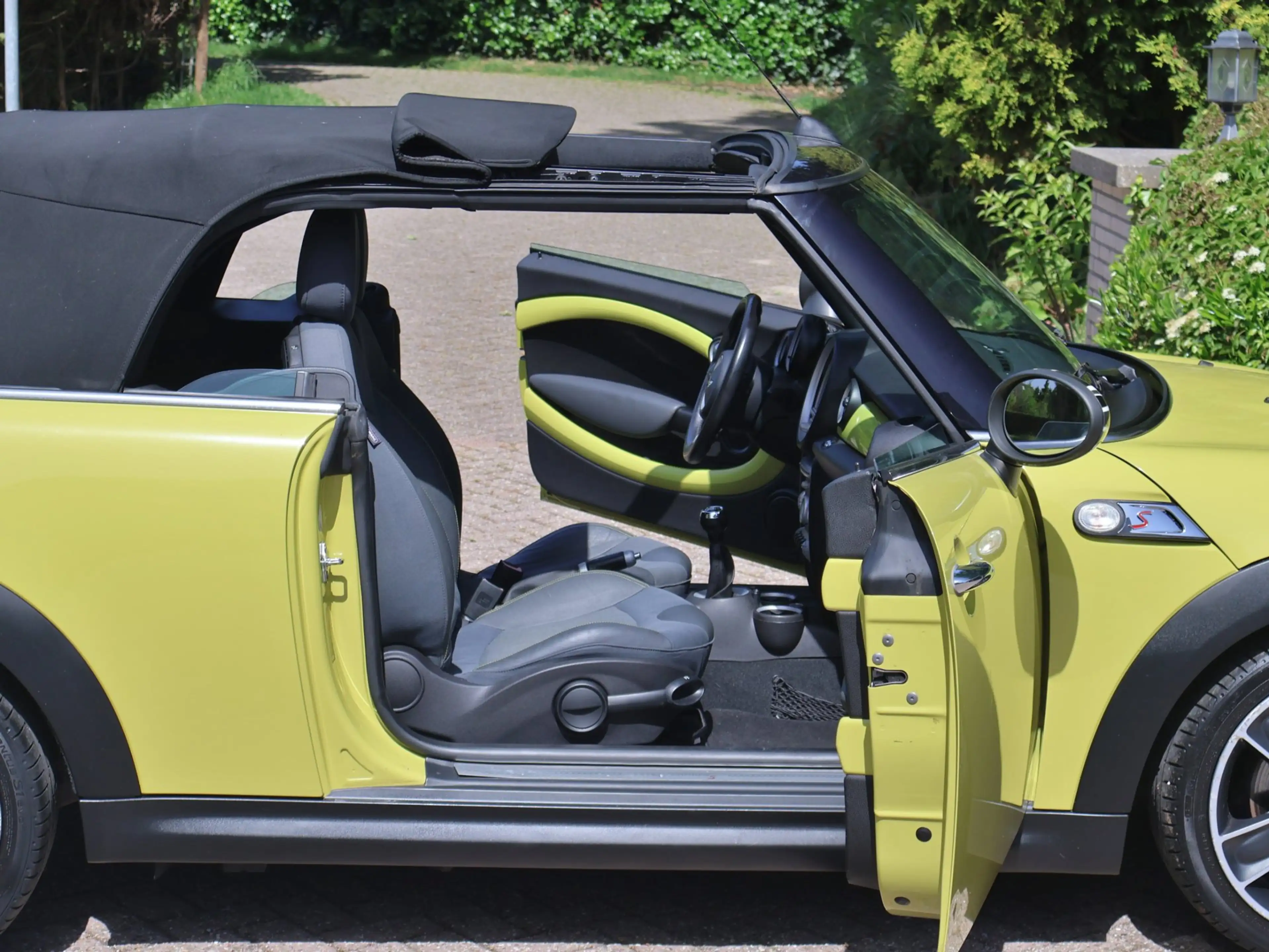 MINI Cooper S Cabrio Mini 1.6 175pk Xenon/17"/Stoelverwarm — photo 2