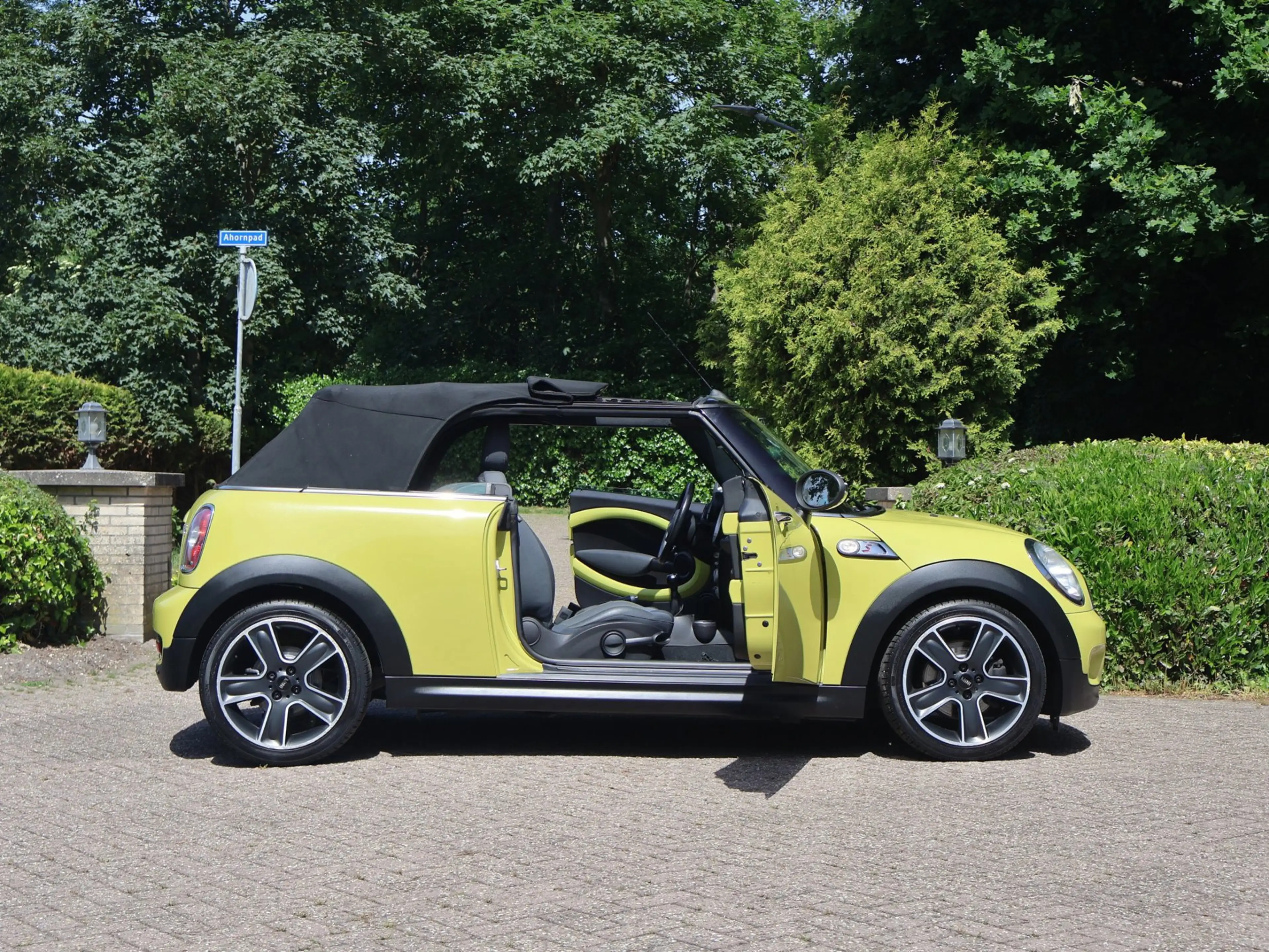 MINI Cooper S Cabrio Mini 1.6 175pk Xenon/17"/Stoelverwarm — photo 4