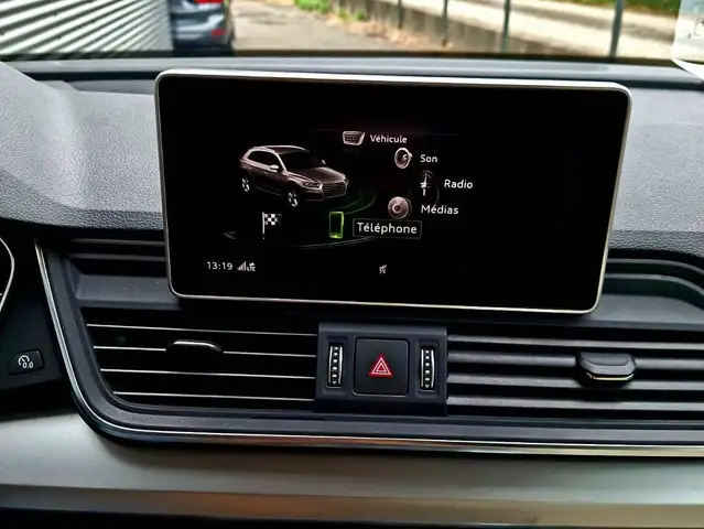 Audi Q5 view 9