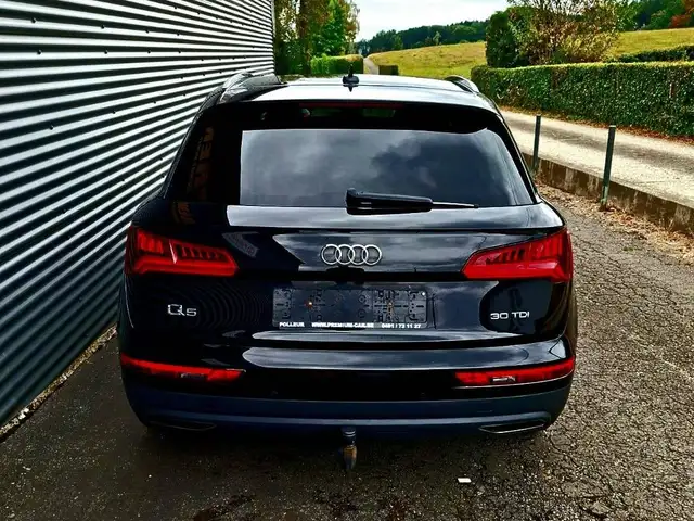 Audi Q5 view 13