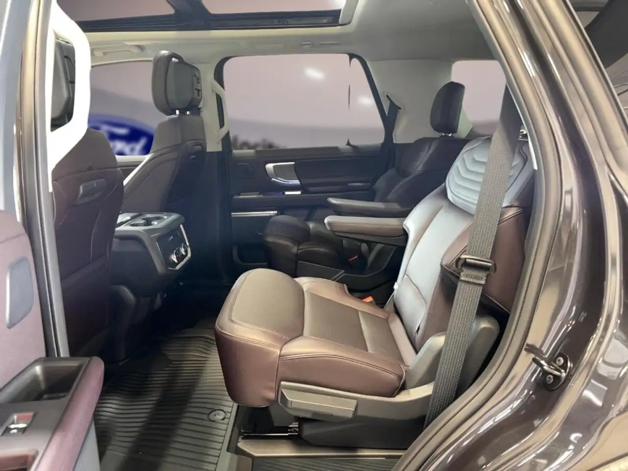 Ford Expedition снимка Ford Expedition