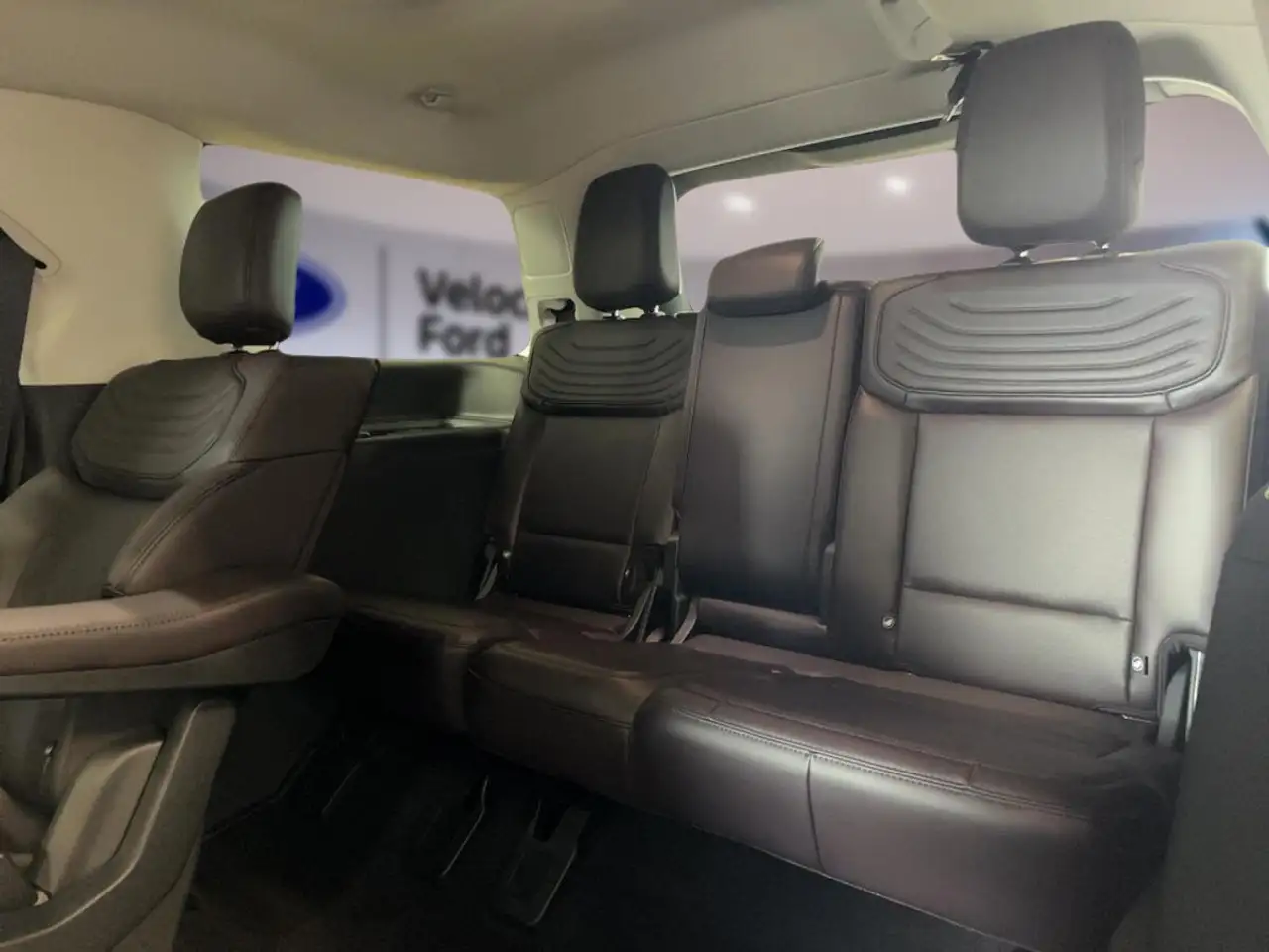 Ford Expedition снимка Ford Expedition