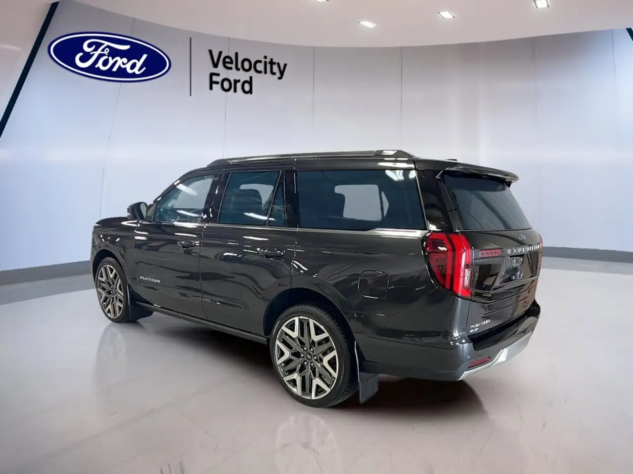 Ford Expedition снимка Ford Expedition