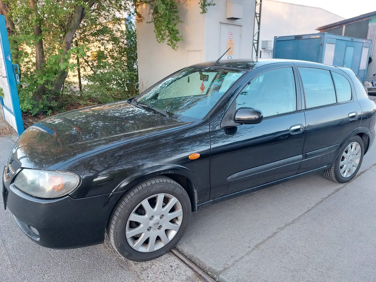 Nissan Almera Almera 1,5 16V acenta acenta Schwarz - 2