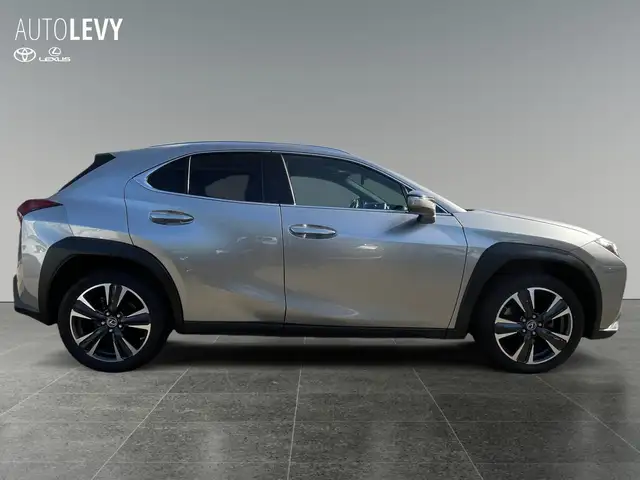 Lexus Ux view 7