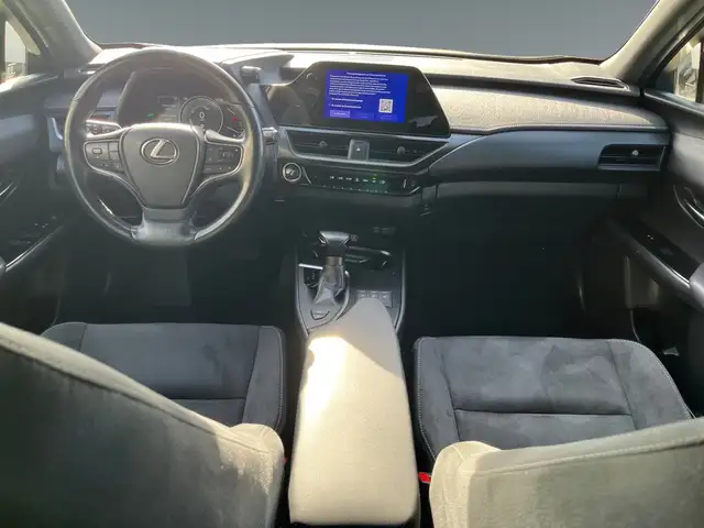 Lexus Ux view 11