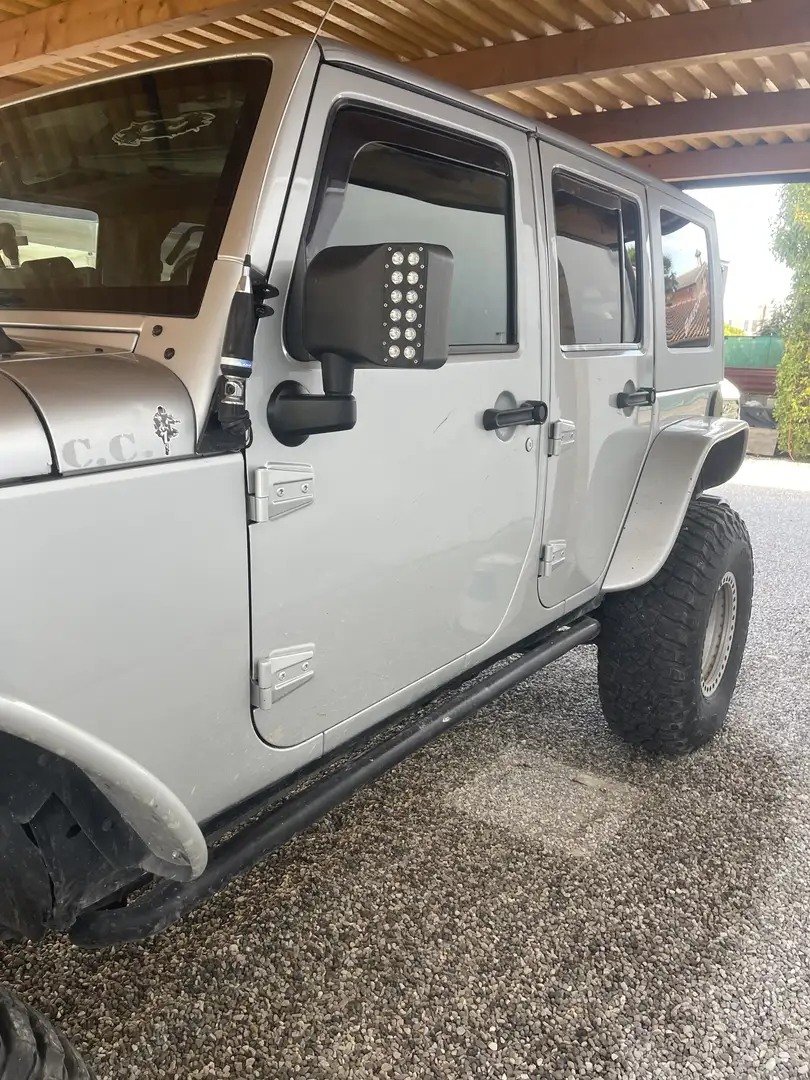 Jeep Wagoneer Sahara Unilimited Silber - 2