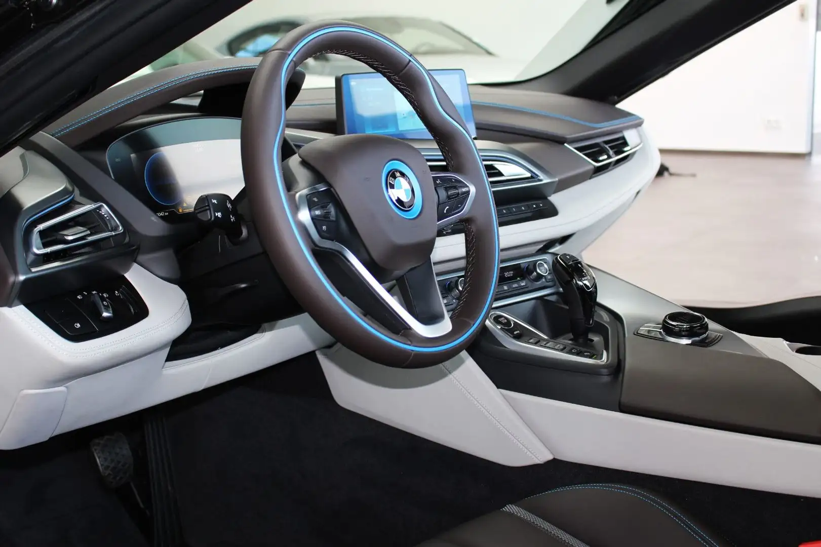 BMW i8 I8 ROADSTER | NEUWAGEN/NEW CAR | SAMMLER | 30KM! Weiß - 2