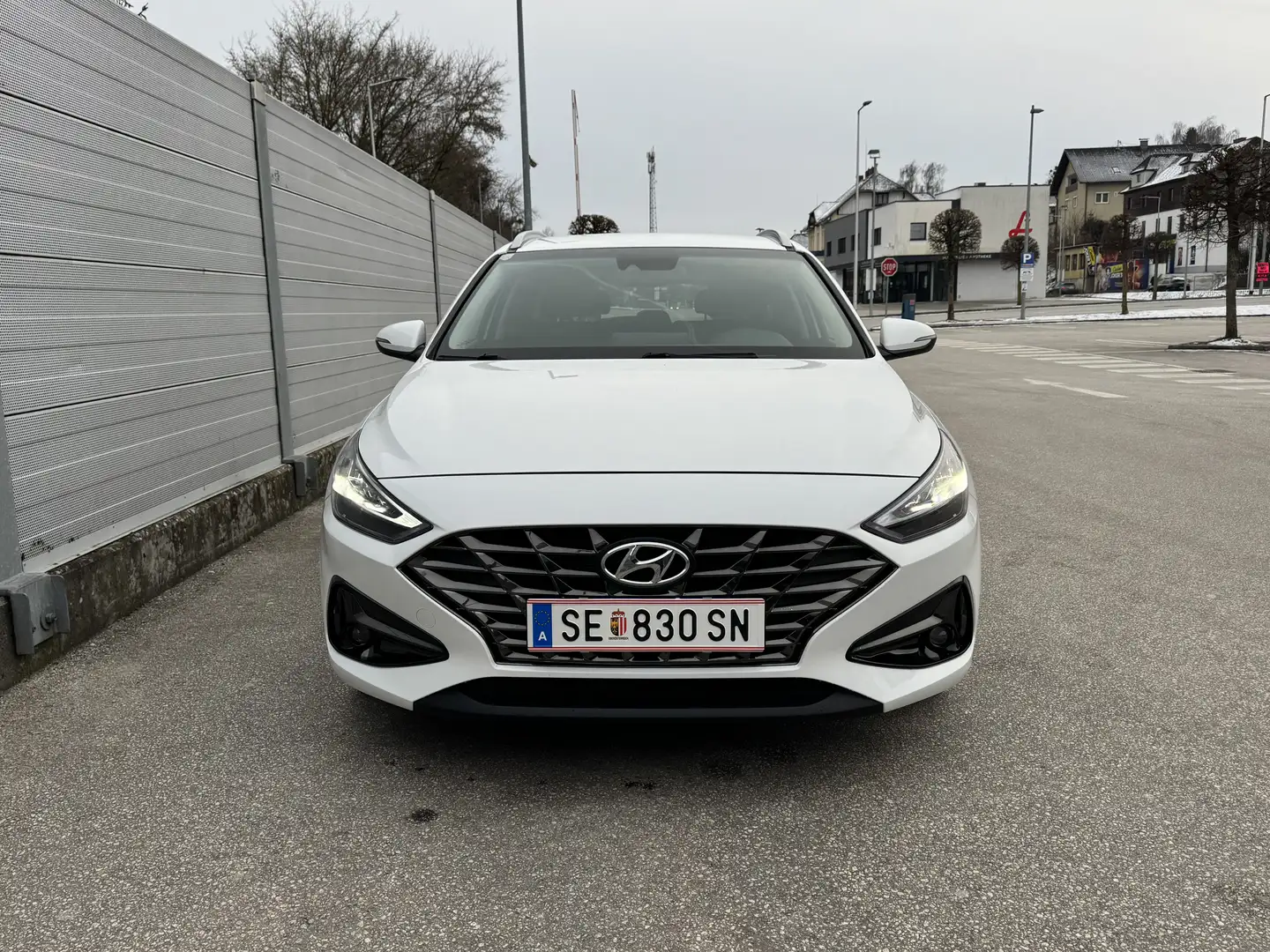 Hyundai i30 Facelift CW 1,6 CRDi Trend Line Kombi Weiß - 2
