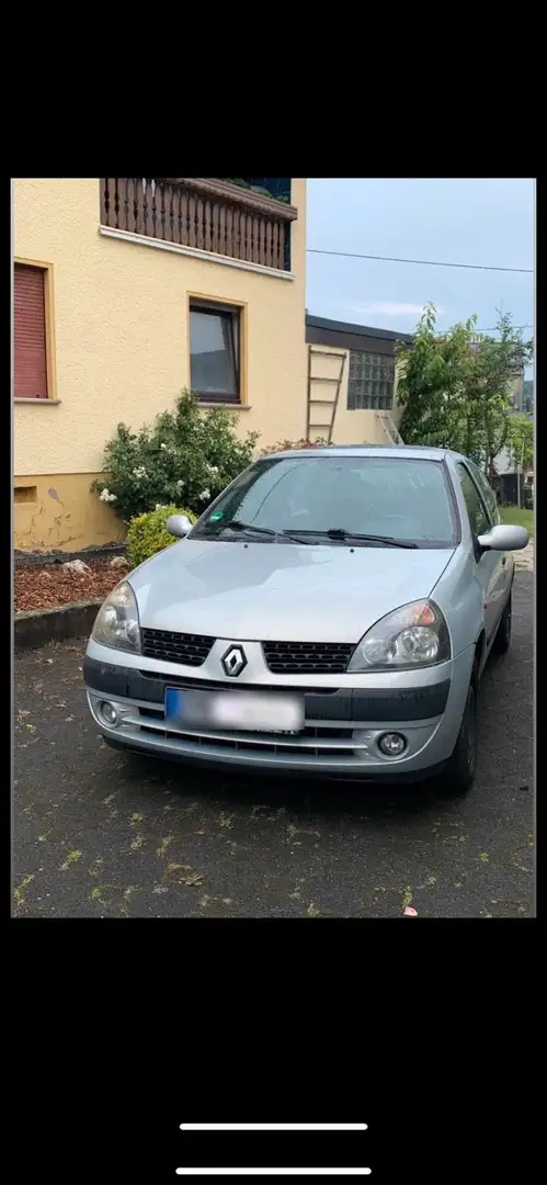 Renault Clio 1.2 16V Authentique - 1