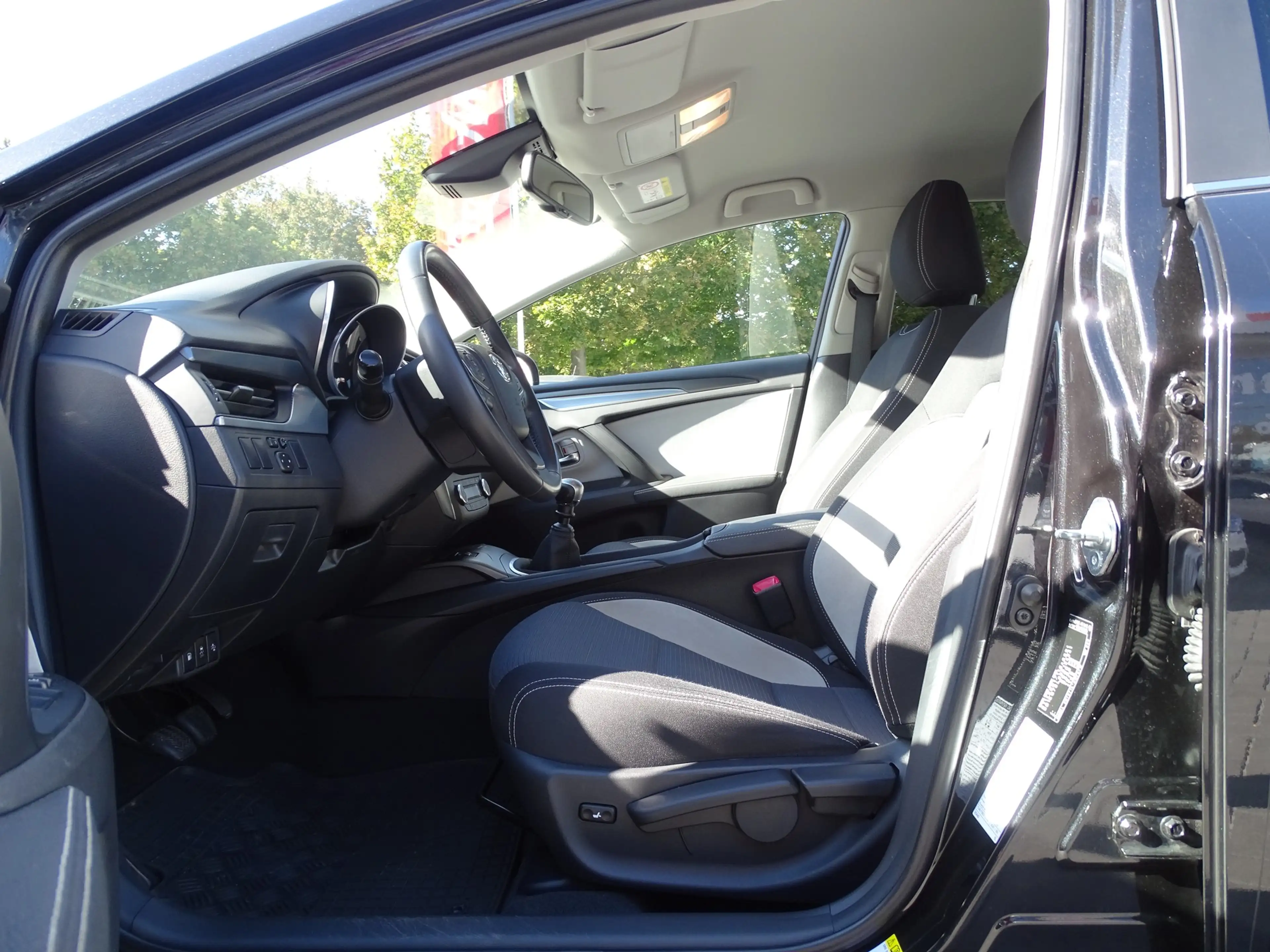 Toyota Avensis 1.8 TS Edition-S — photo 8