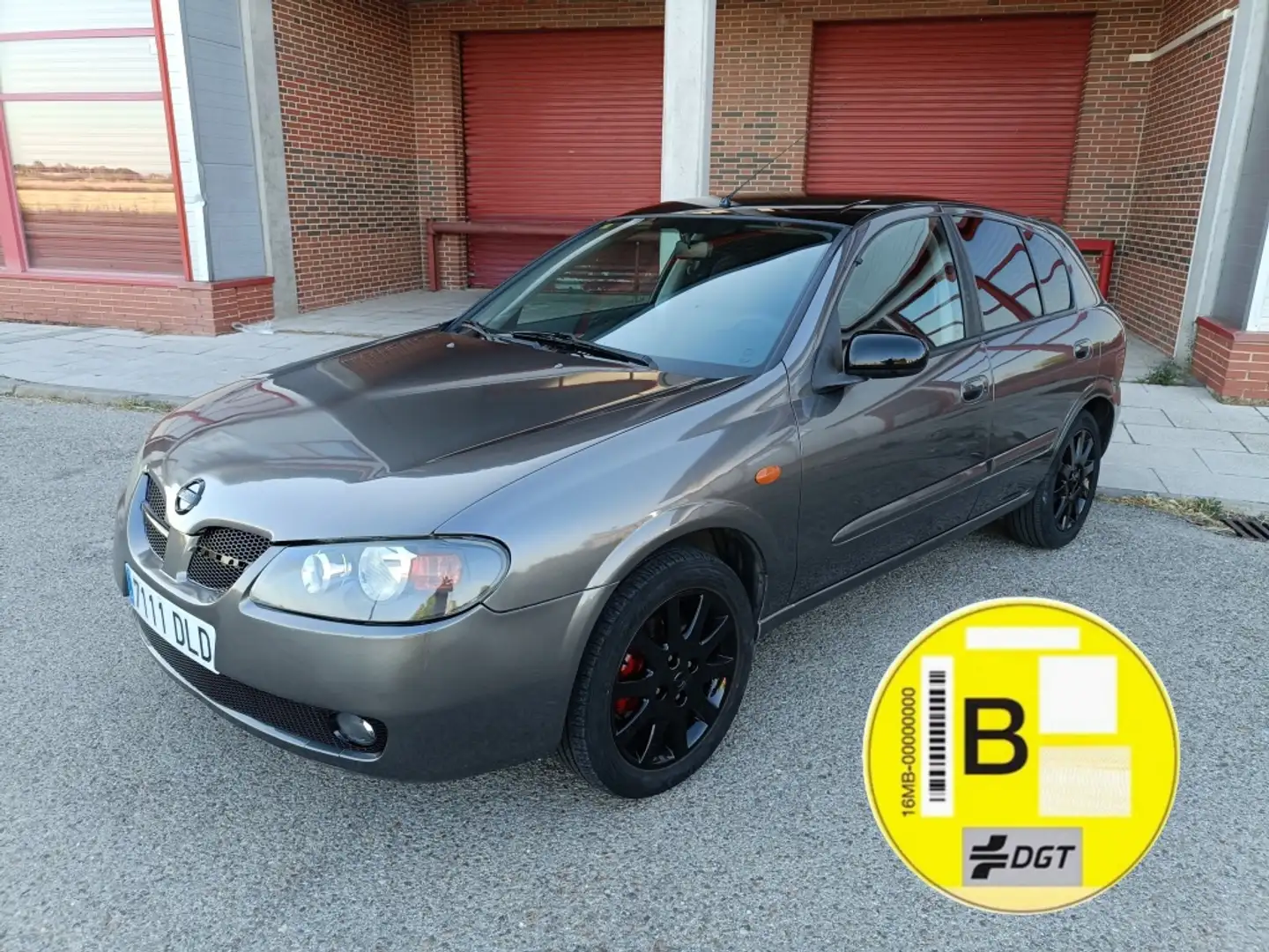 Nissan Almera 1.5 Line Up Brązowy - 1