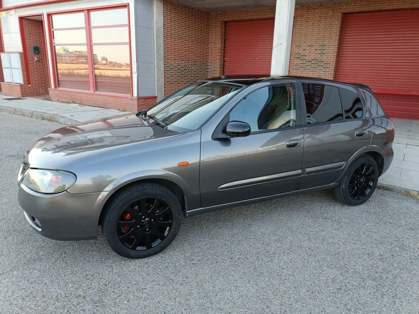Nissan Almera 1.5 Line Up Brązowy - 2