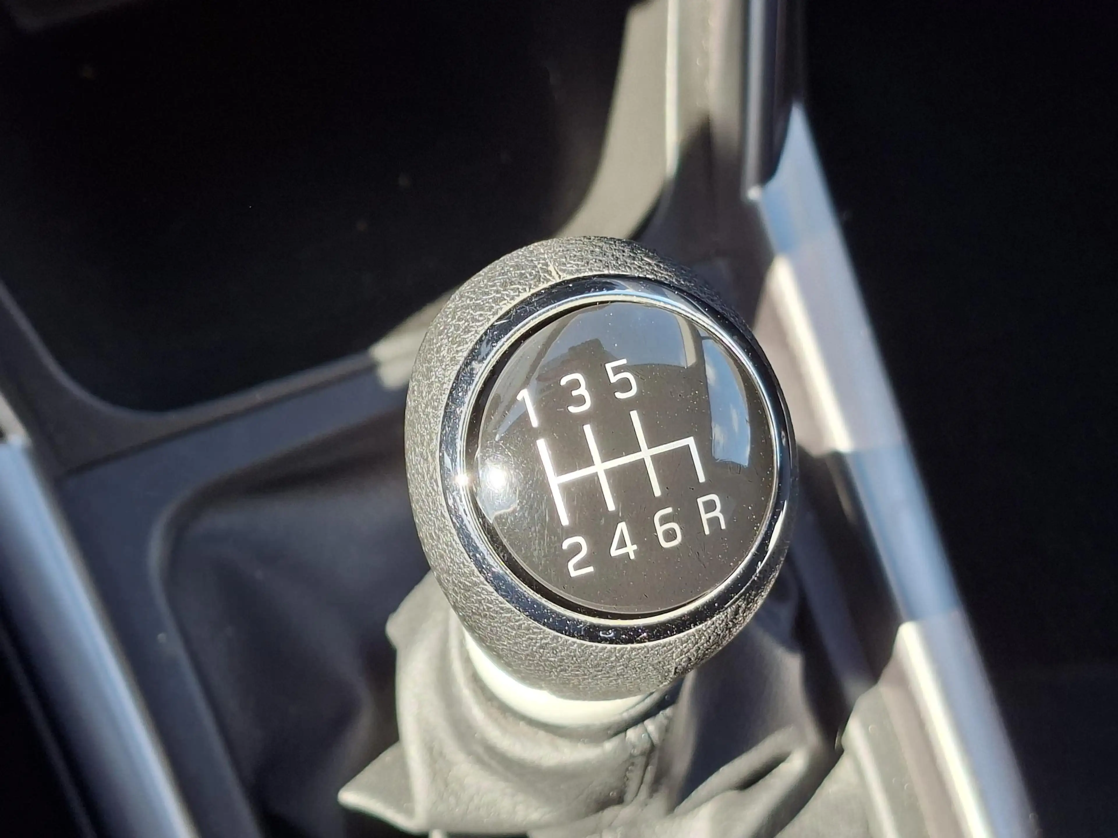 Suzuki S-Cross 1.4 Boosterjet Comfort Smart Hybrid TREKH | CRUISE — photo 12