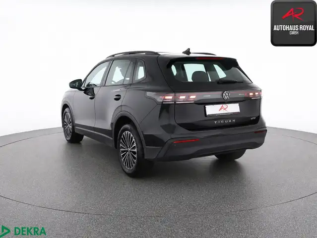 Volkswagen Tiguan view 3