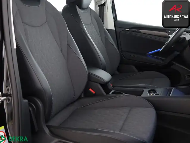 Volkswagen Tiguan view 12