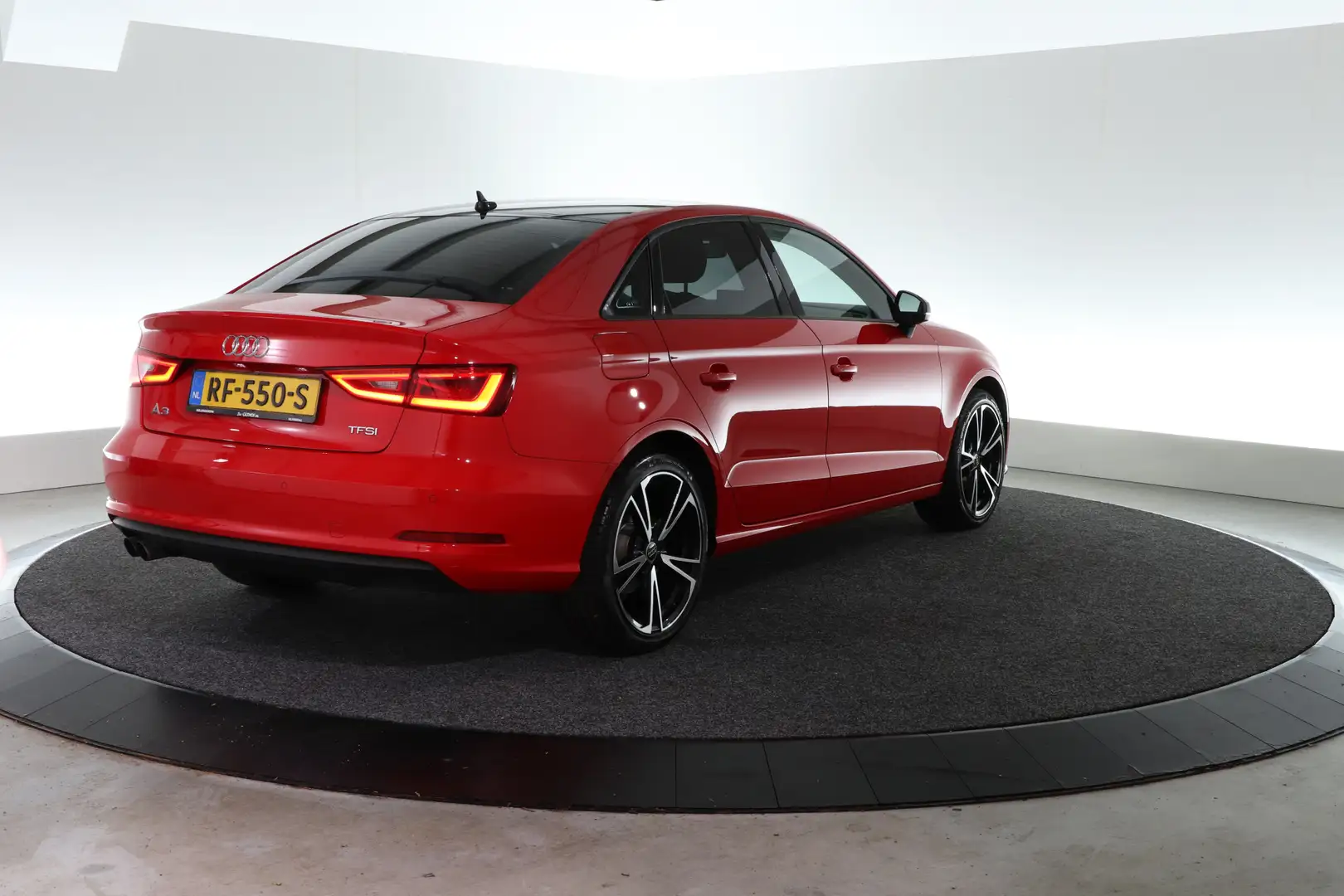 Audi A3 Limousine 1.4 TFSI Ambition | AUTOMAAT | CLIMA | Rood - 2