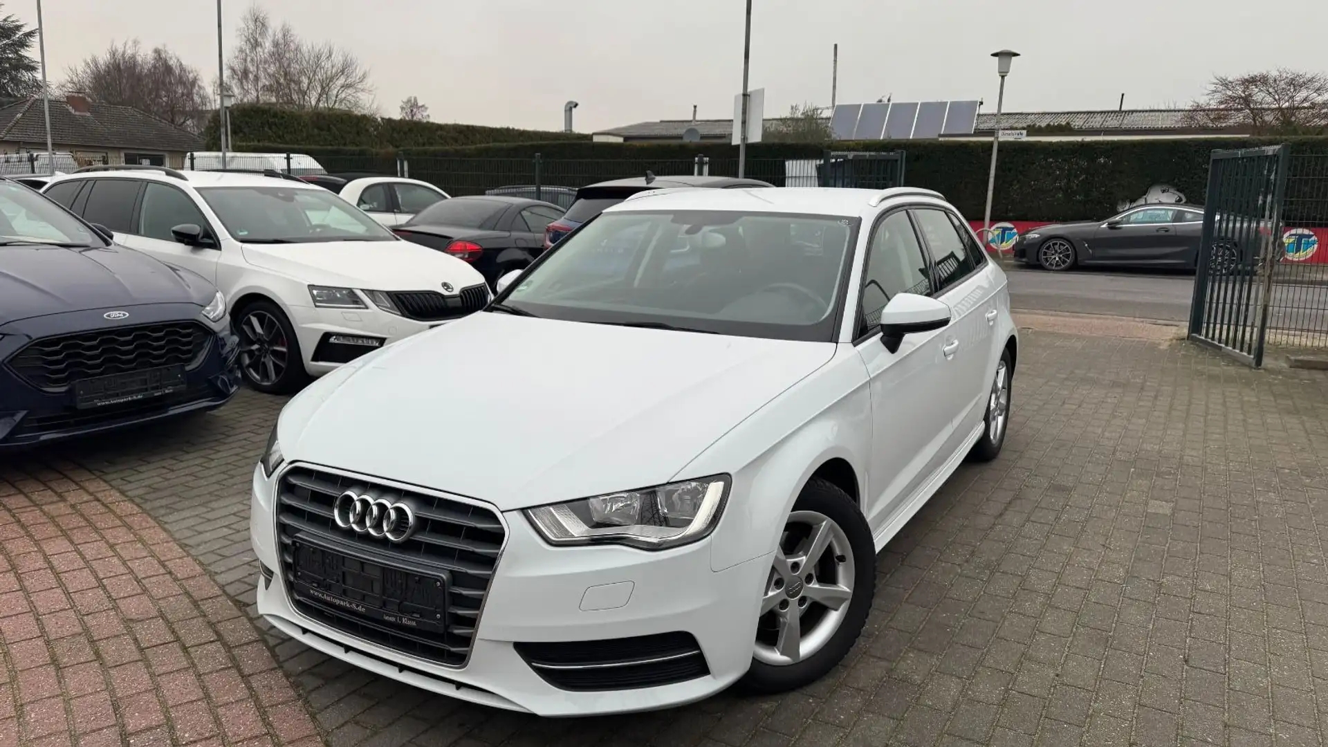 Audi A3 Sportback Attraction ultra | 1.HAND | KLIMA Weiß - 2