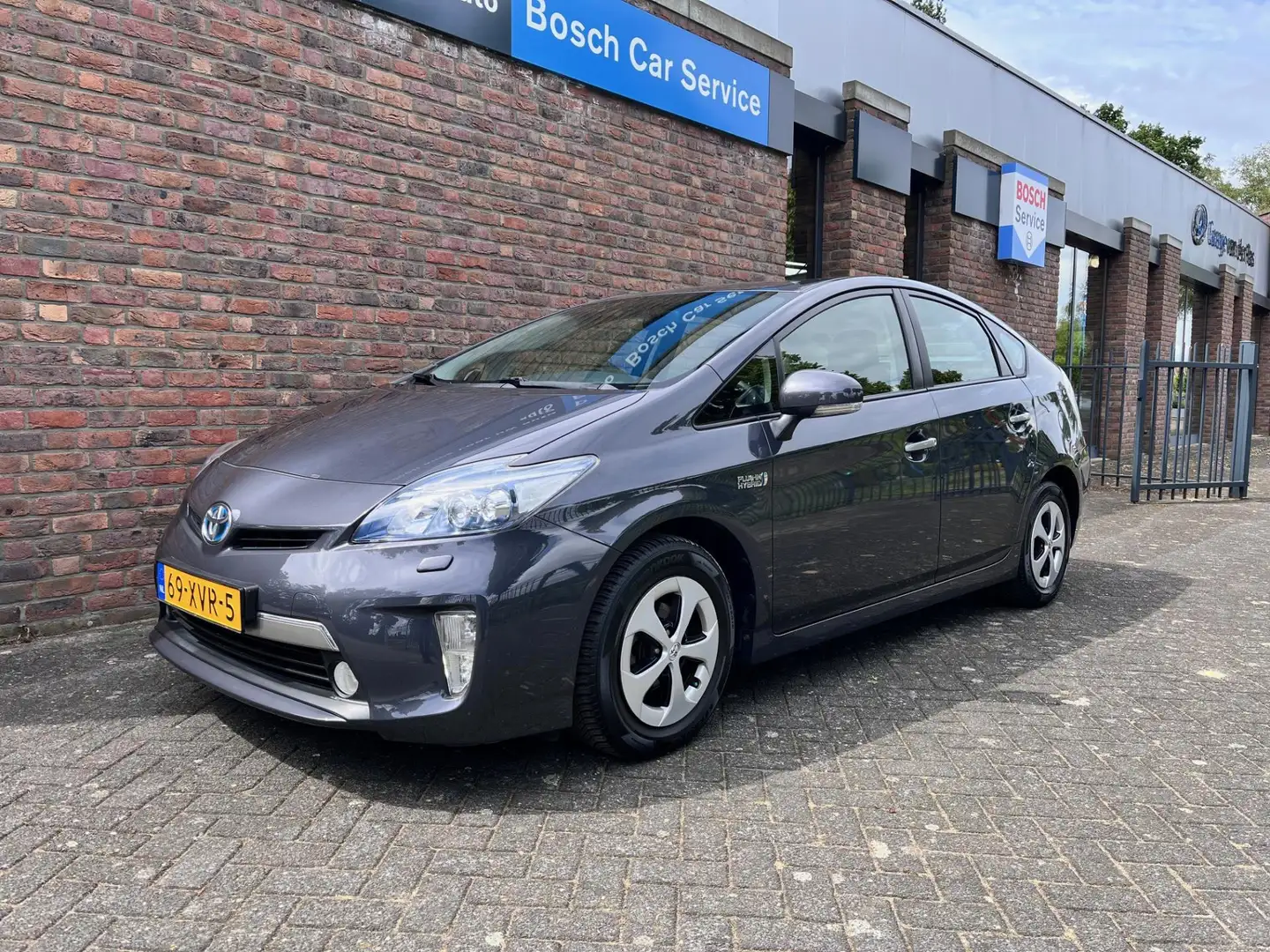 Toyota Prius 1.8 Plug-in Dynamic Business Grijs - 1