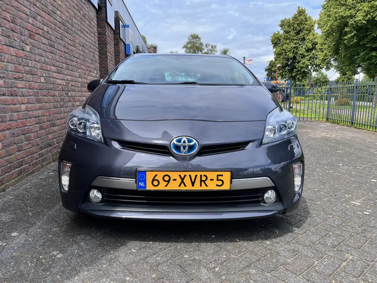 Toyota Prius 1.8 Plug-in Dynamic Business Grijs - 2