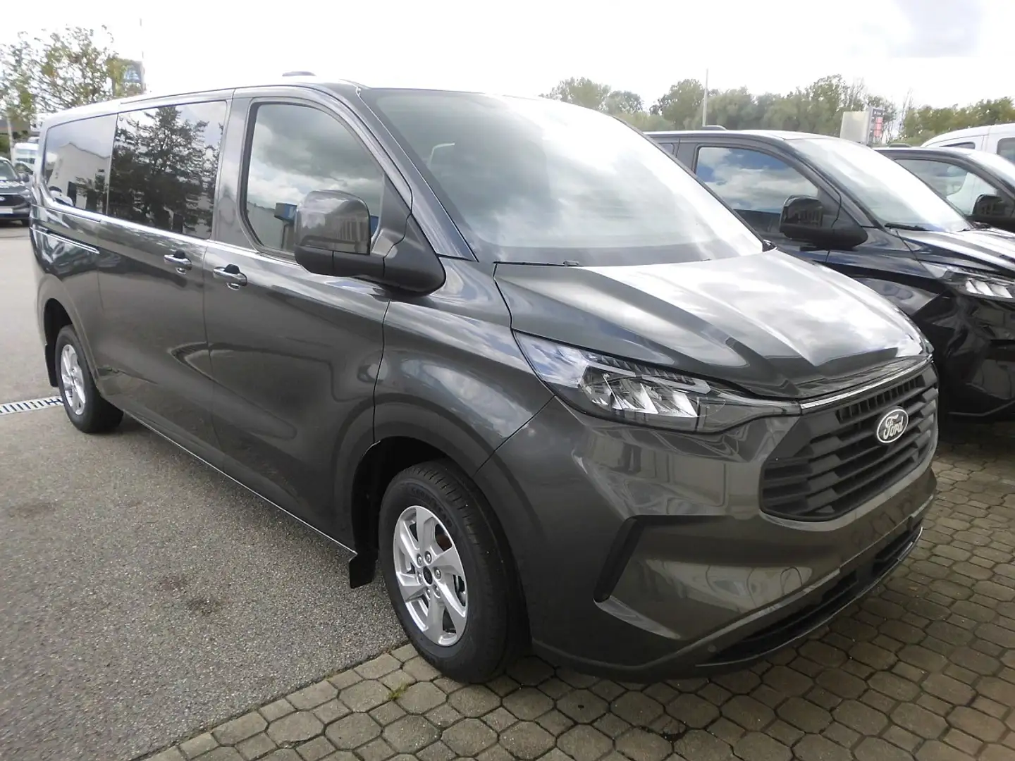 Ford Transit Custom Kombi 2,0 EcoBlue L2H1 320 AWD Limited Aut. Gris - 1