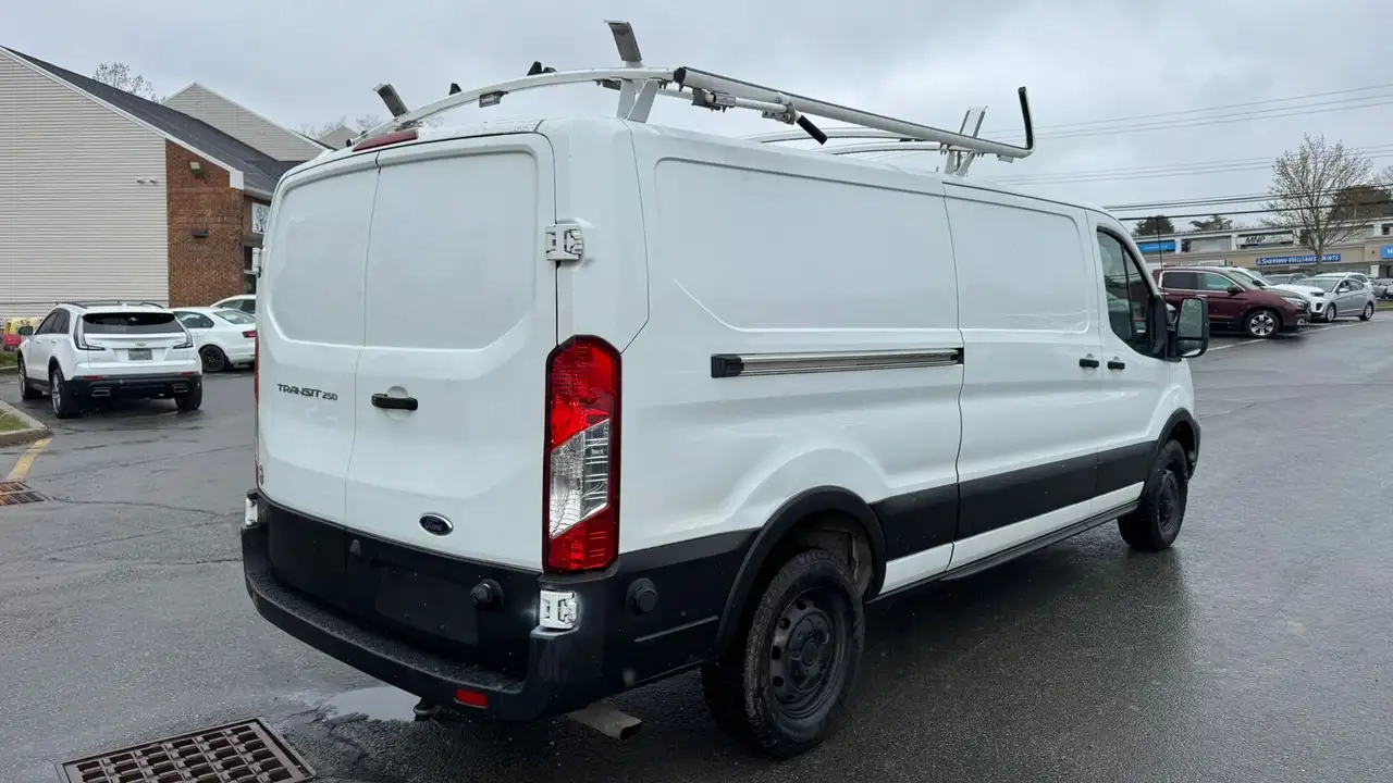 Ford Transit Cargo Van снимка Ford Transit Cargo Van