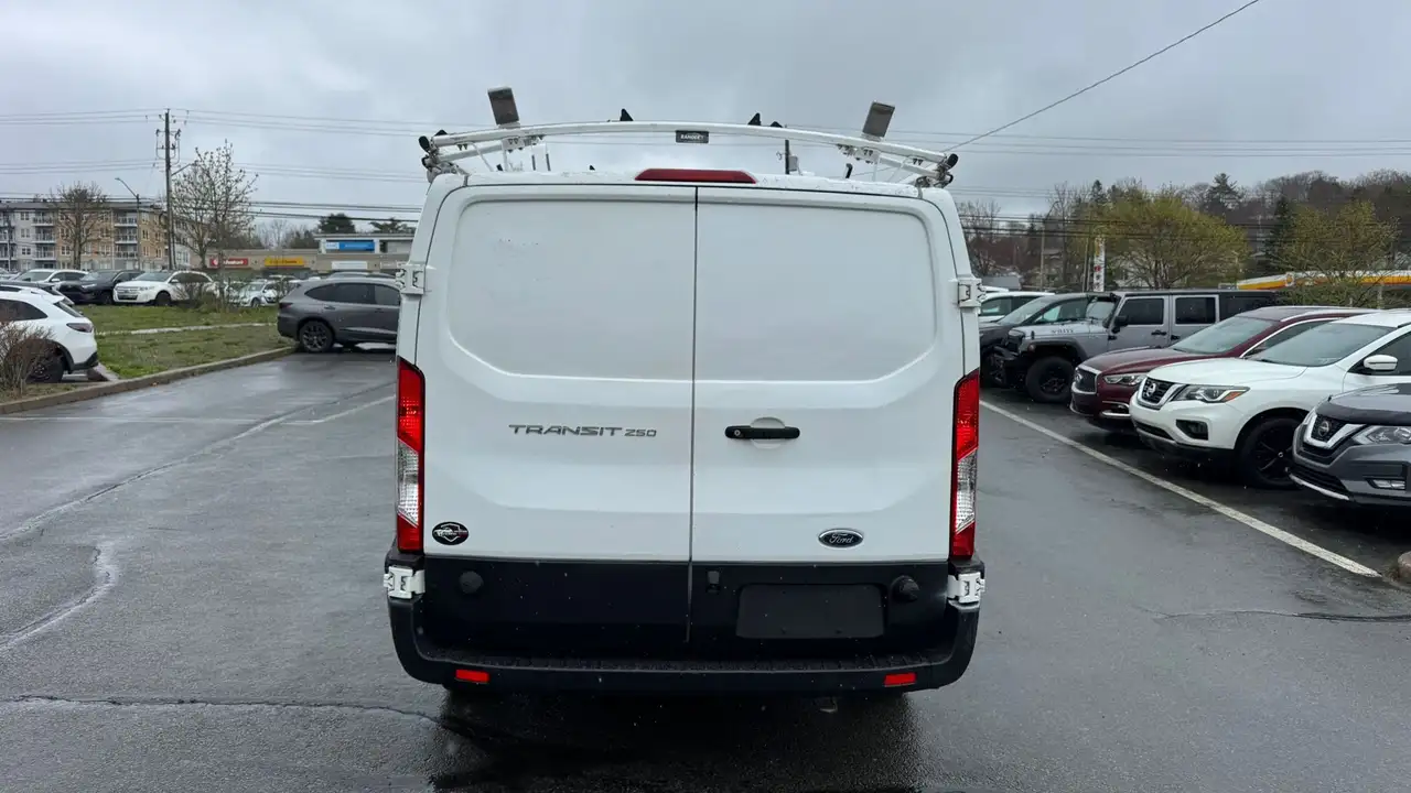Ford Transit Cargo Van снимка Ford Transit Cargo Van
