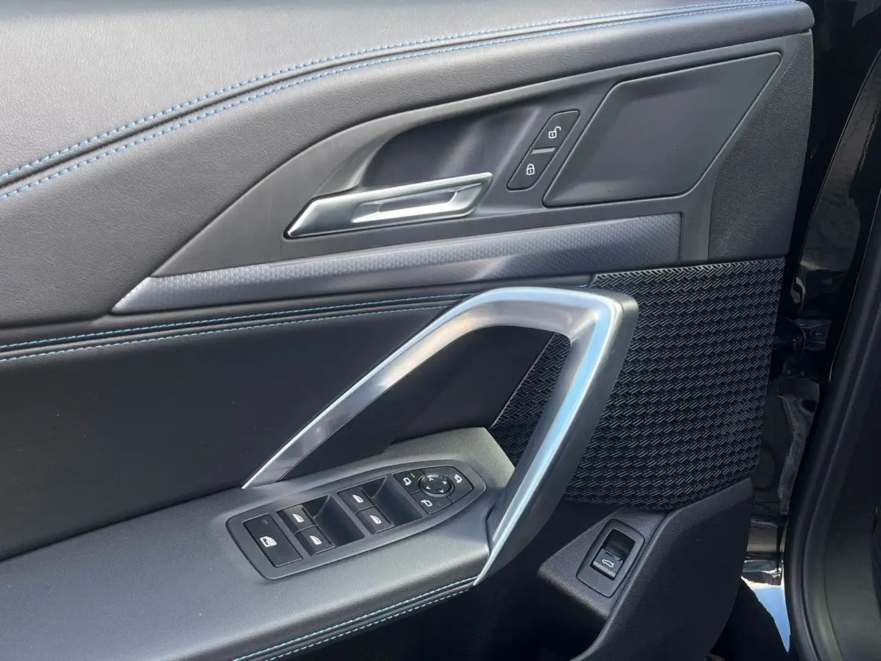 BMW X1 18i sDrive M SPORT / Kamera/adapLED/Komfortzu 15