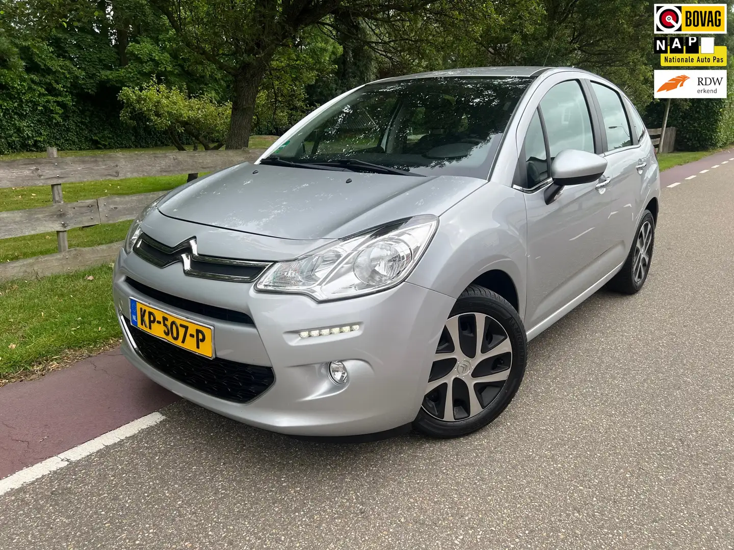 Citroen C3 1.2 PureTech Feel Edition Navi Clima AIRBAGS ZIJN Grijs - 1