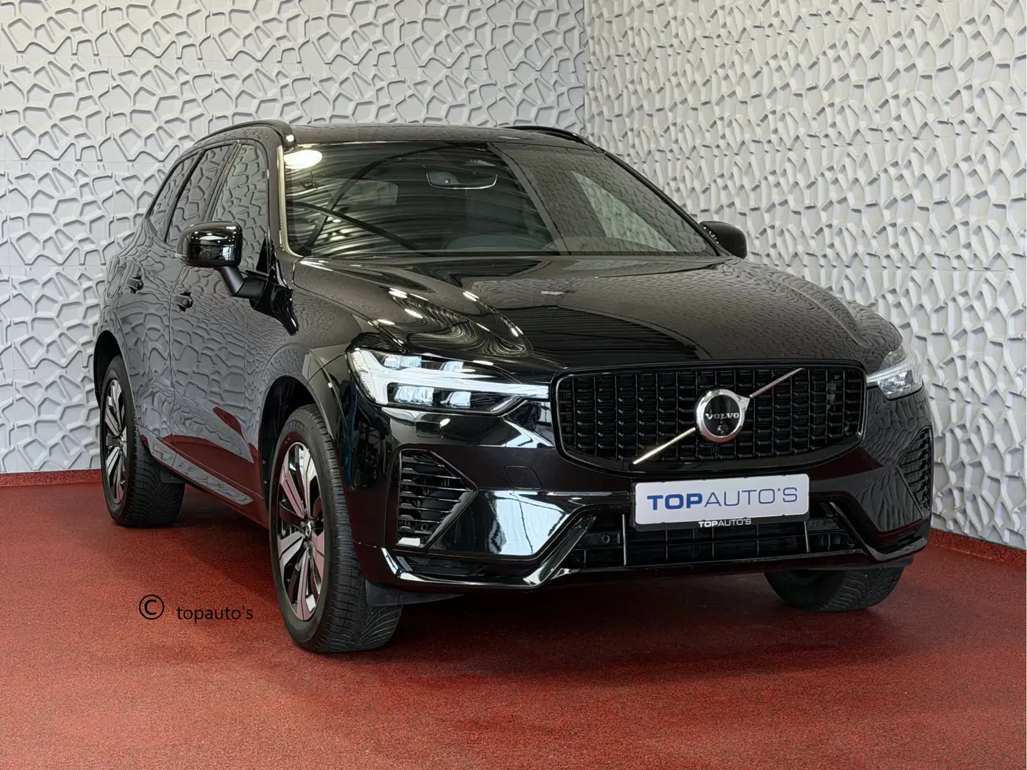 Volvo XC60 2.0 T6 350 PK PHEV AWD PLUS DARK + LONG RANGE PANO Schwarz - 1