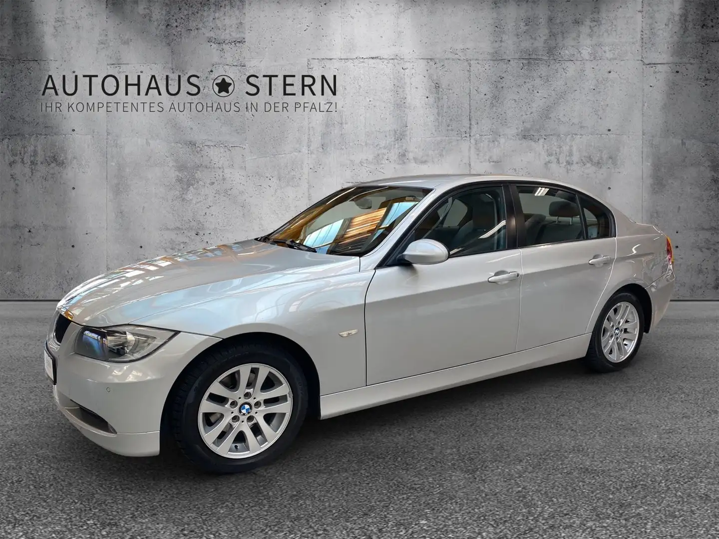 BMW 320 i|PDC|Klima|Automatik|Isofix|Bluetooth|AUX Silber - 1
