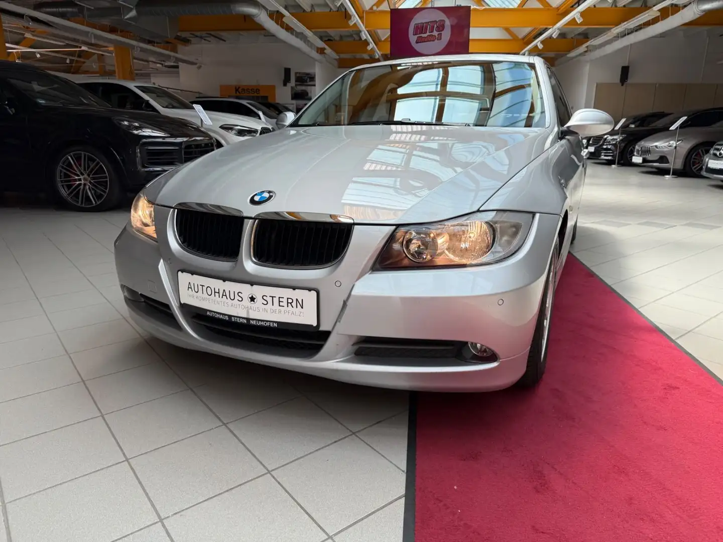 BMW 320 i|PDC|Klima|Automatik|Isofix|Bluetooth|AUX Gümüş rengi - 1
