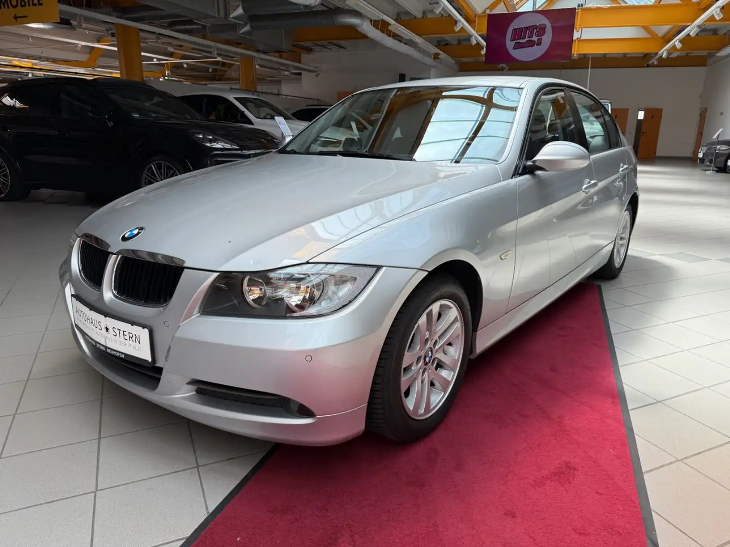 BMW 320 i|PDC|Klima|Automatik|Isofix|Bluetooth|AUX Gümüş rengi - 2