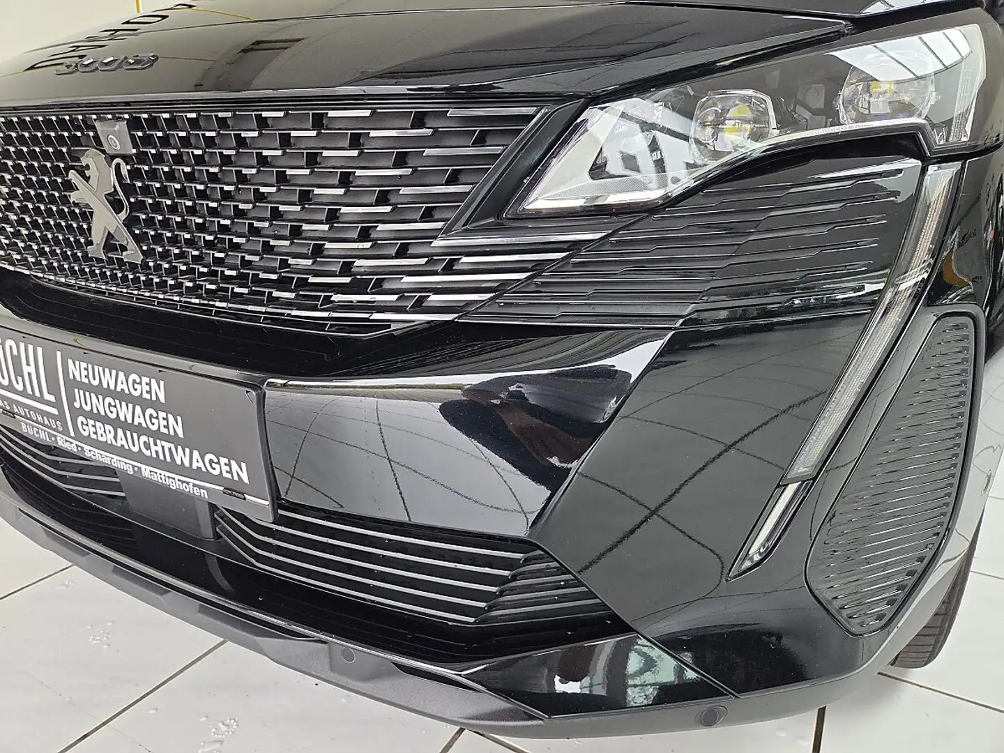 Peugeot 3008 PureTech 130 EAT8 GT Schwarz - 2