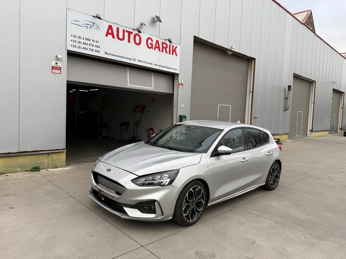 Ford Focus Focus 1.5 EcoBlue ST-Line Grau - 1