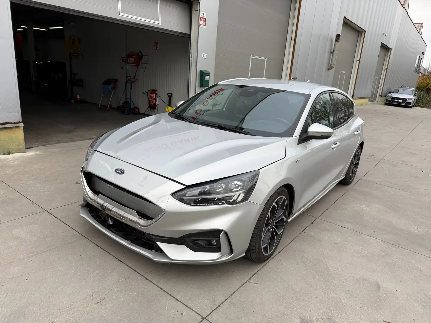 Ford Focus Focus 1.5 EcoBlue ST-Line Grau - 2