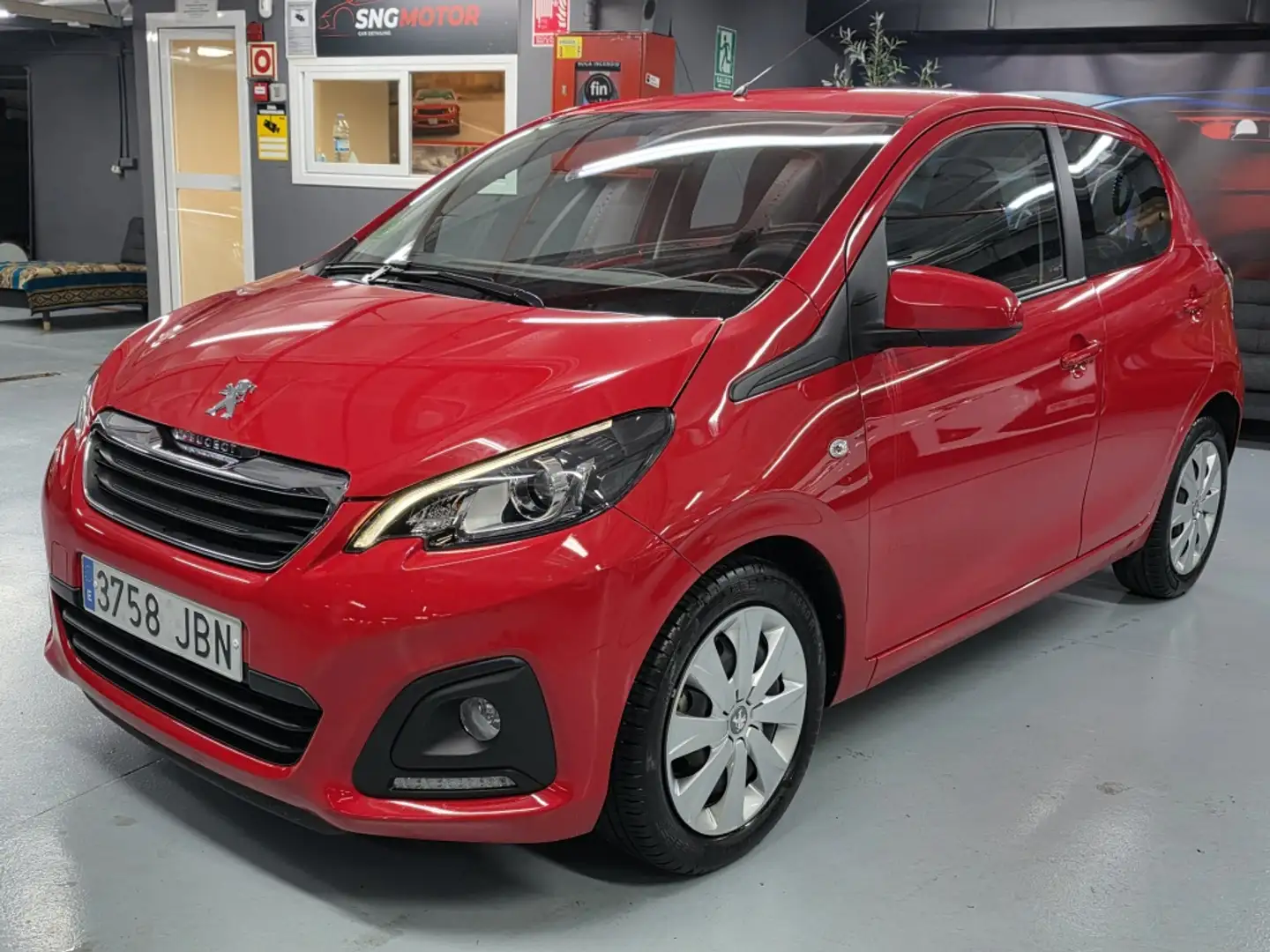 Peugeot 108 1.2 PureTech Allure - 1