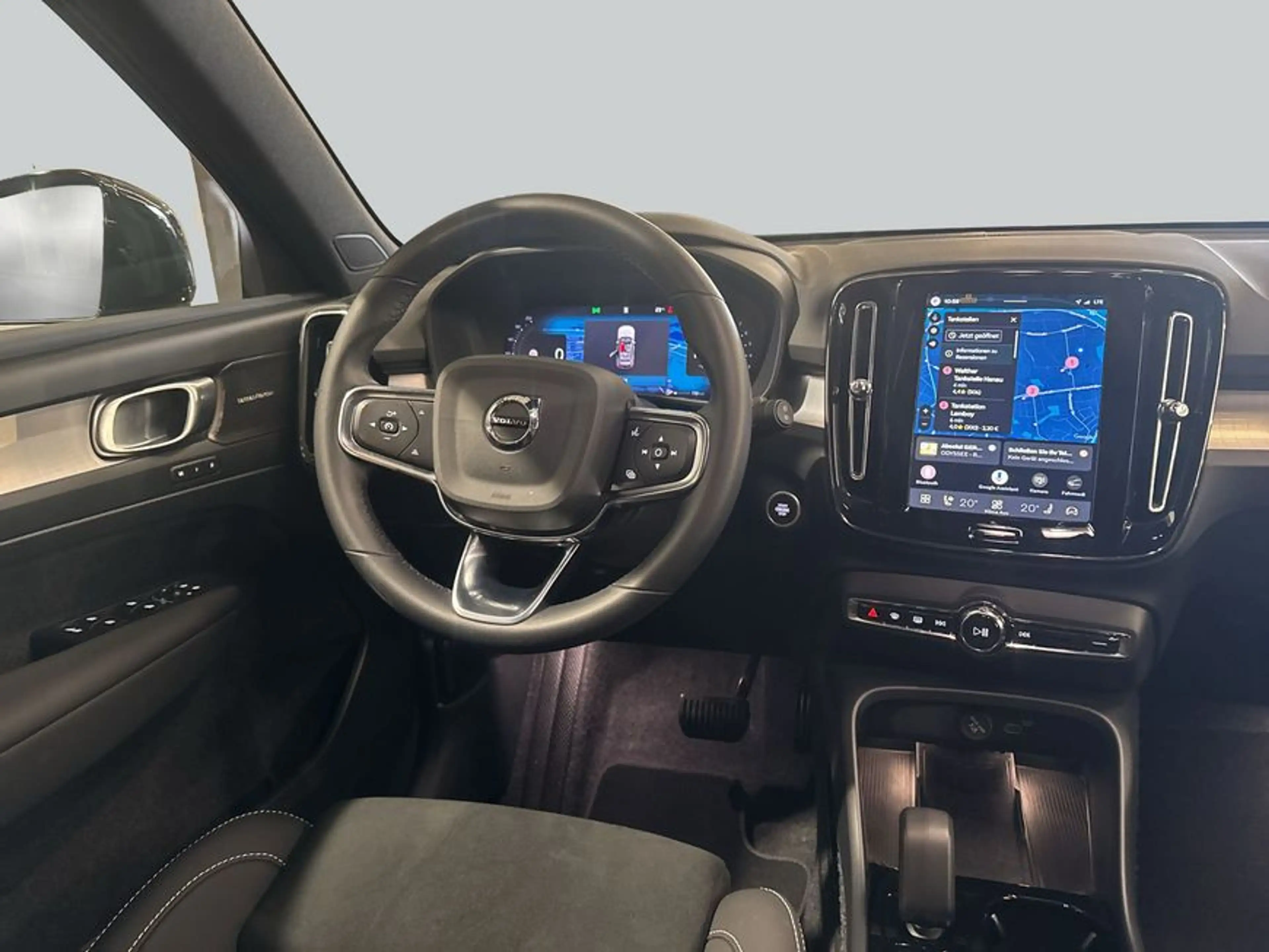 Volvo XC40 XC40 B3 B DKG Plus Black Edition — photo 14