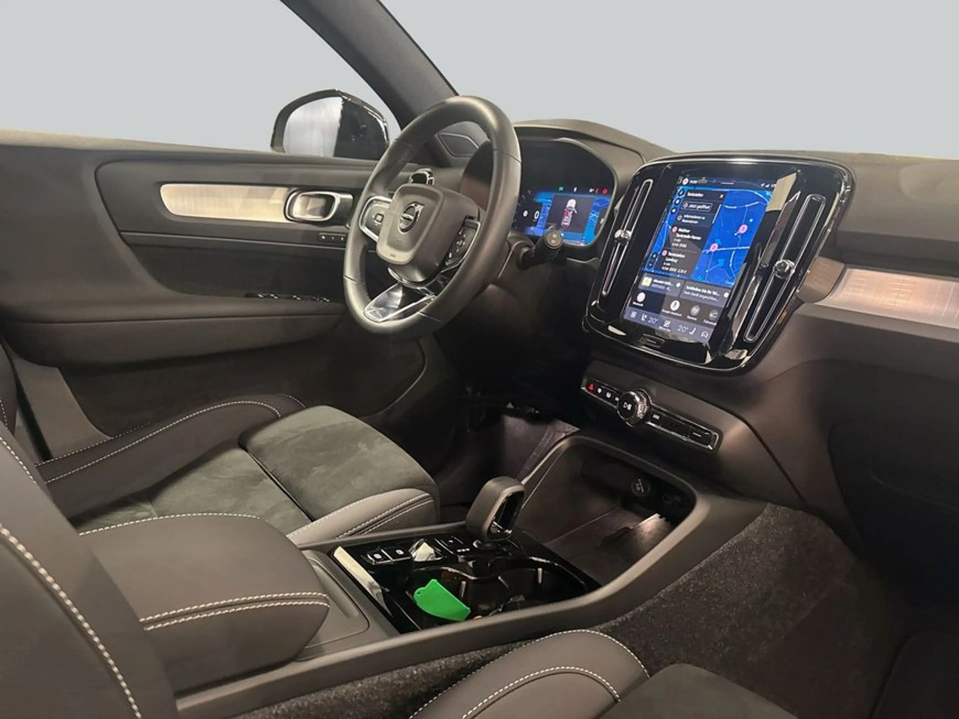 Volvo XC40 XC40 B3 B DKG Plus Black Edition — photo 15